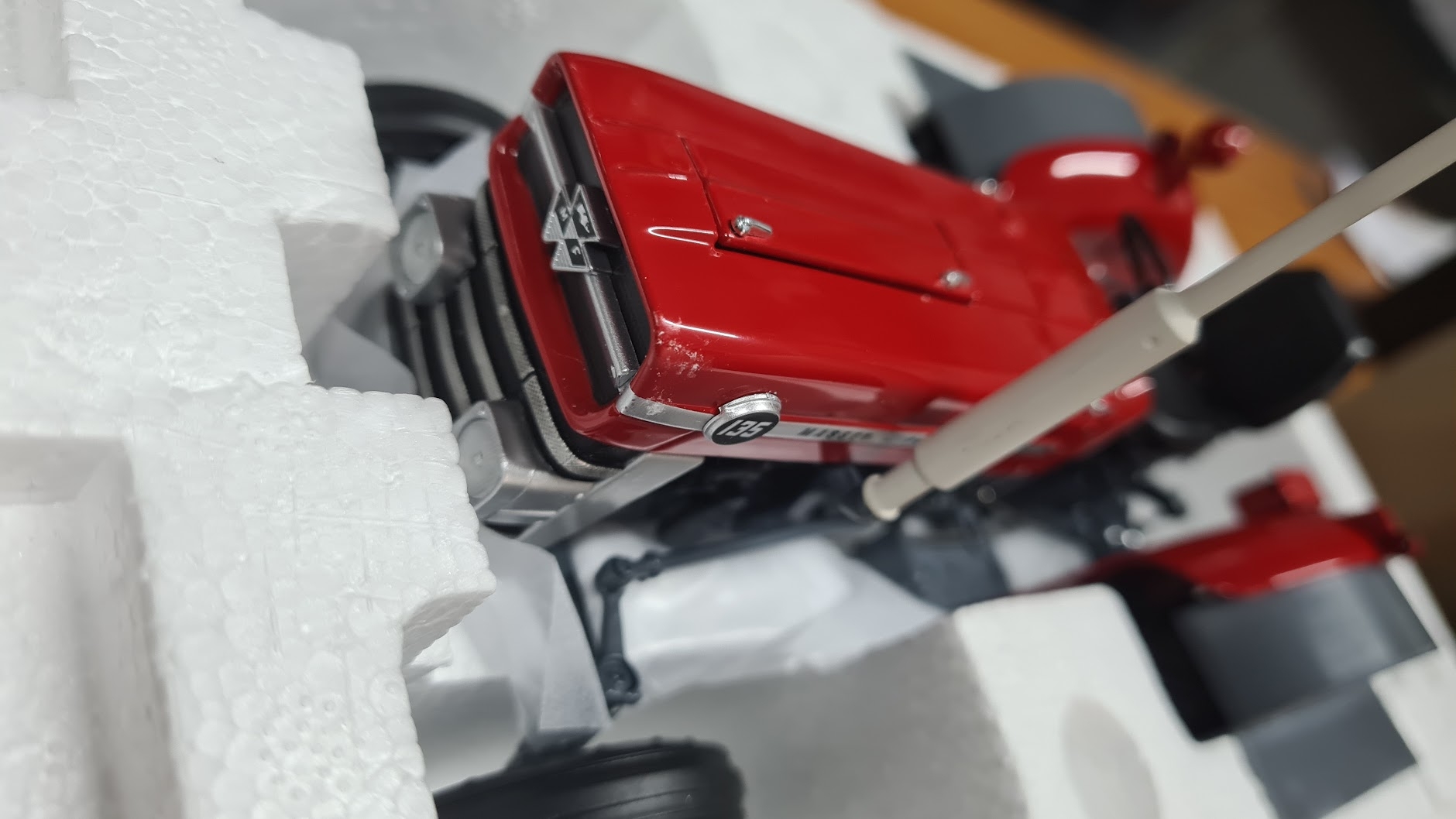 1/16 ölçekli - Massey Ferguson  135 - Traktör