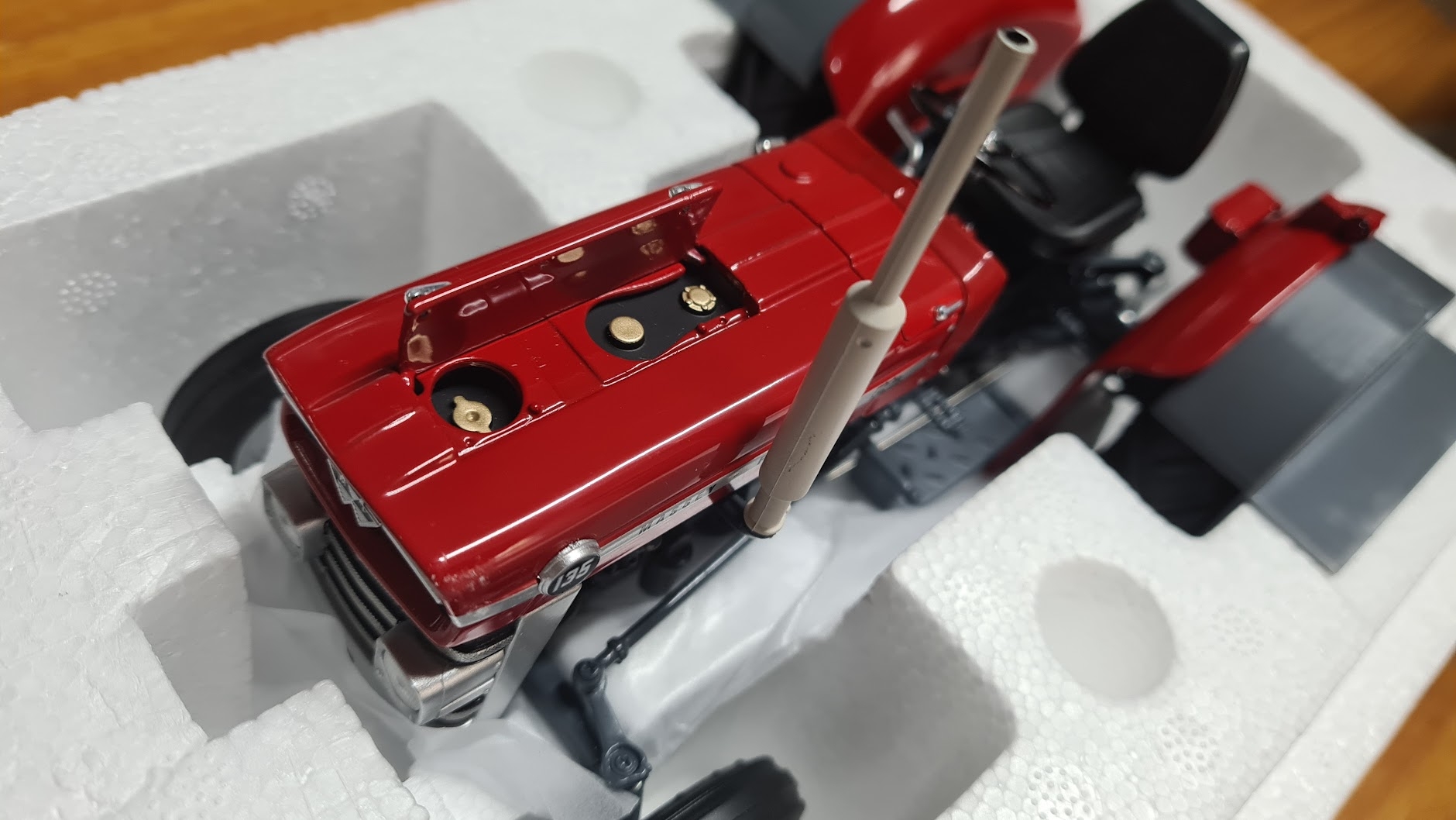 1/16 ölçekli - Massey Ferguson  MF135 - Traktör