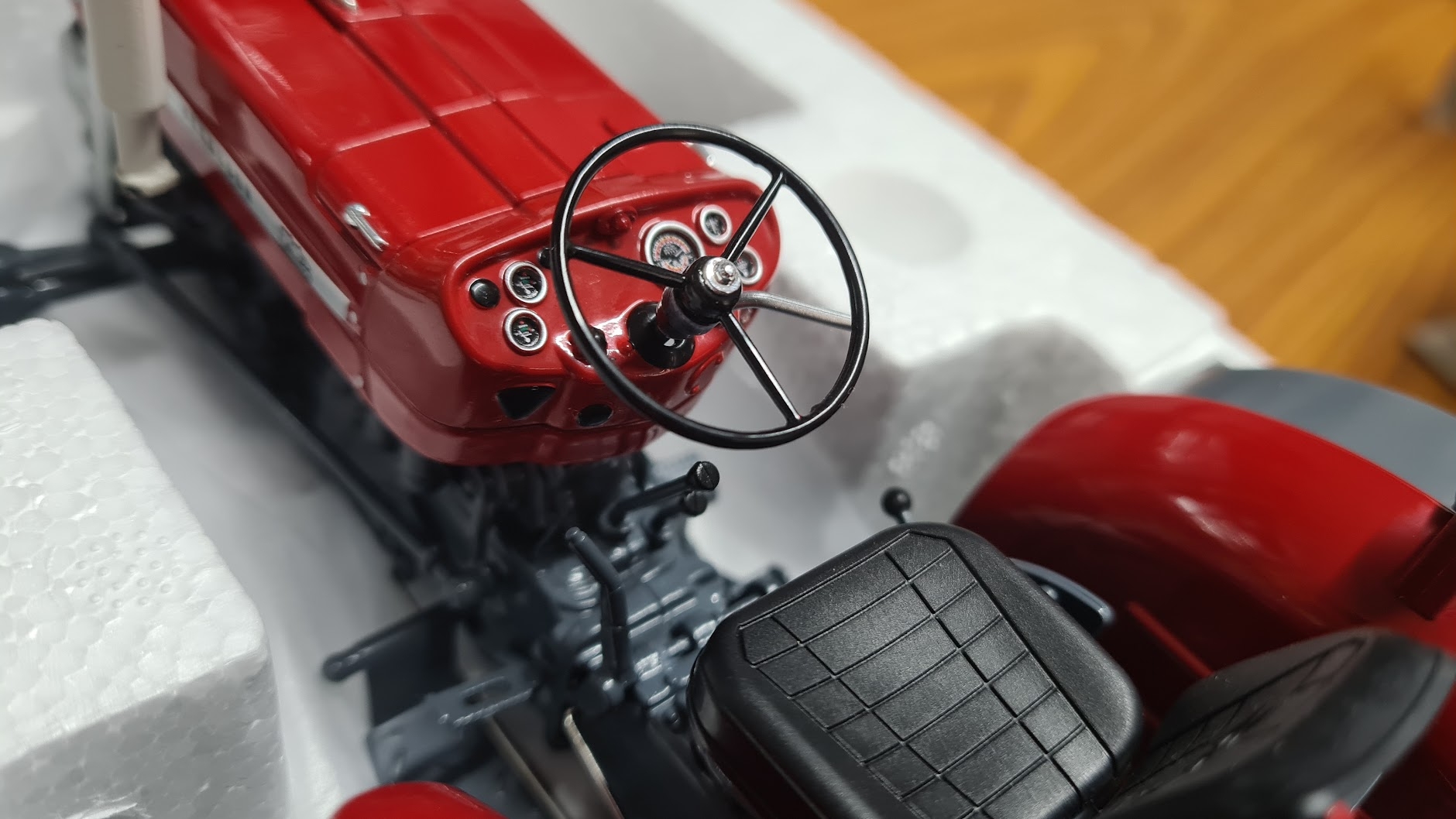 1/16 ölçekli - Massey Ferguson  135 - Traktör