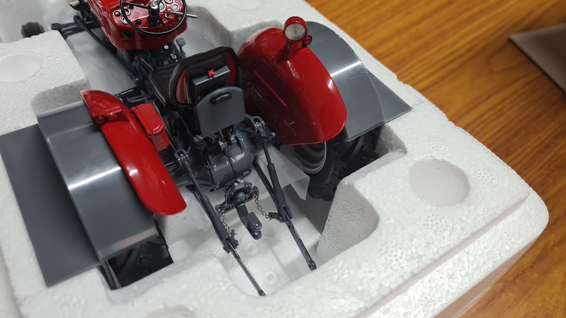 1/16 ölçekli - Massey Ferguson  MF135 - Traktör
