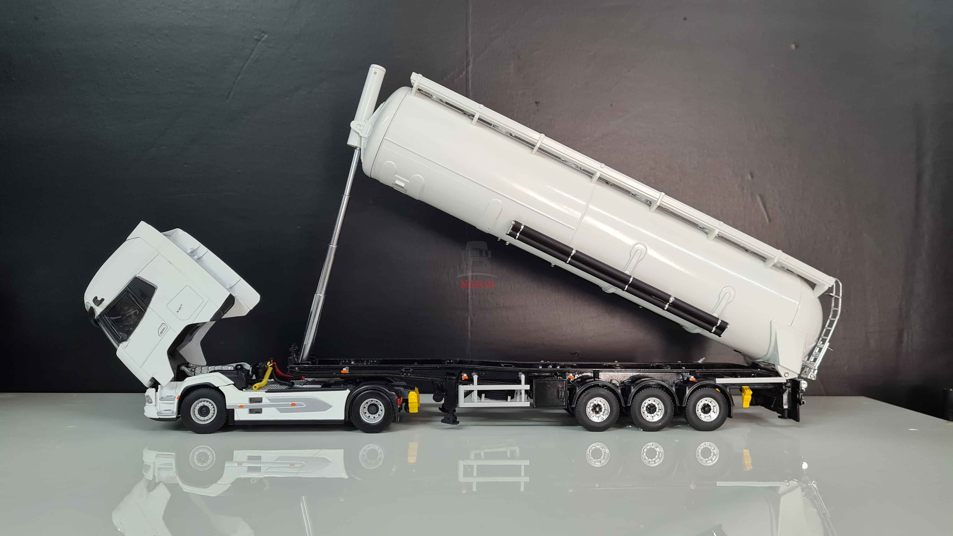 1/50 Daf XG Plus 4x2  + Tanker Dorseli  Tır Çekici