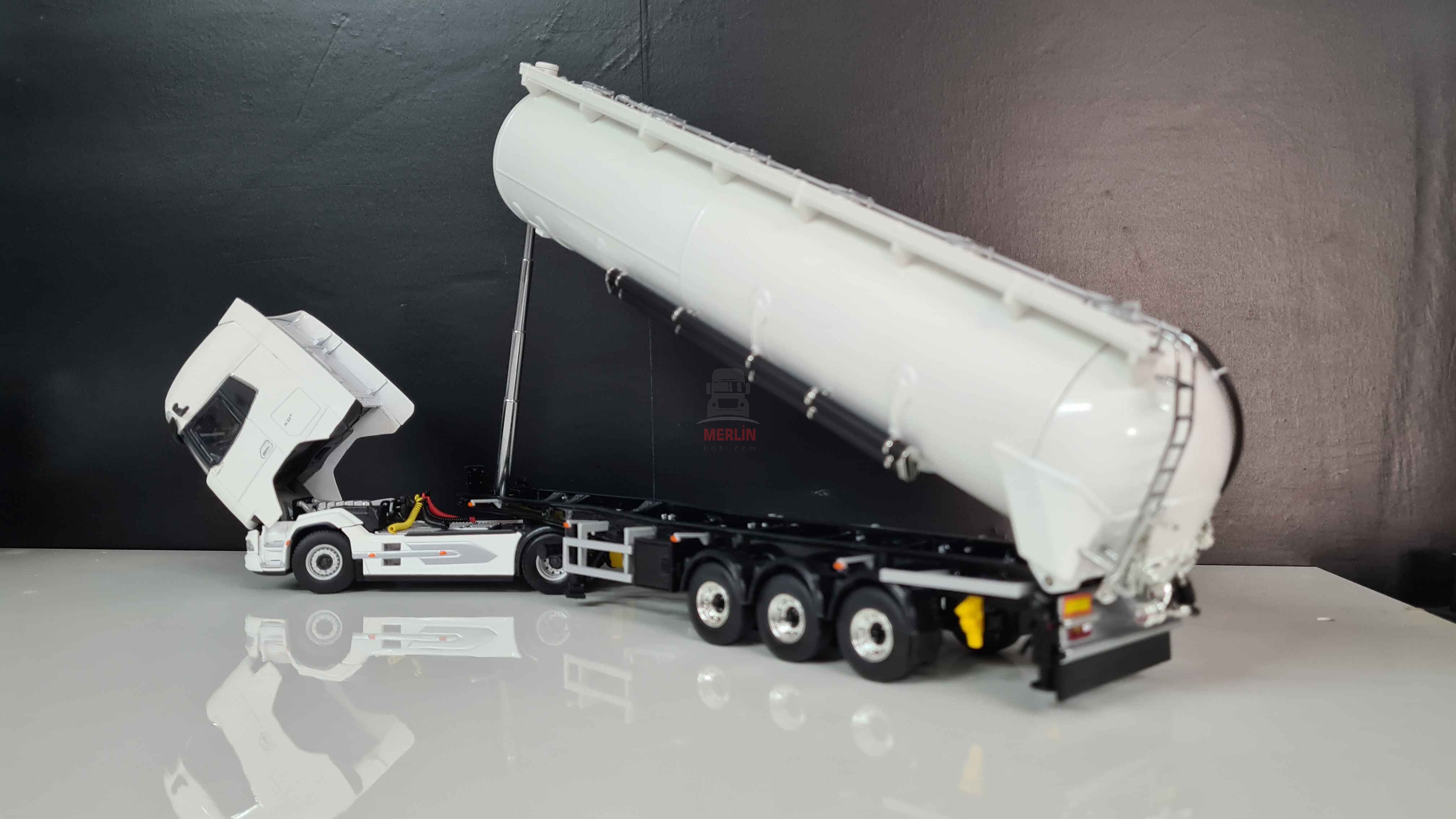 1/50 Daf XG Plus 4x2  + Tanker Dorseli  Tır Çekici