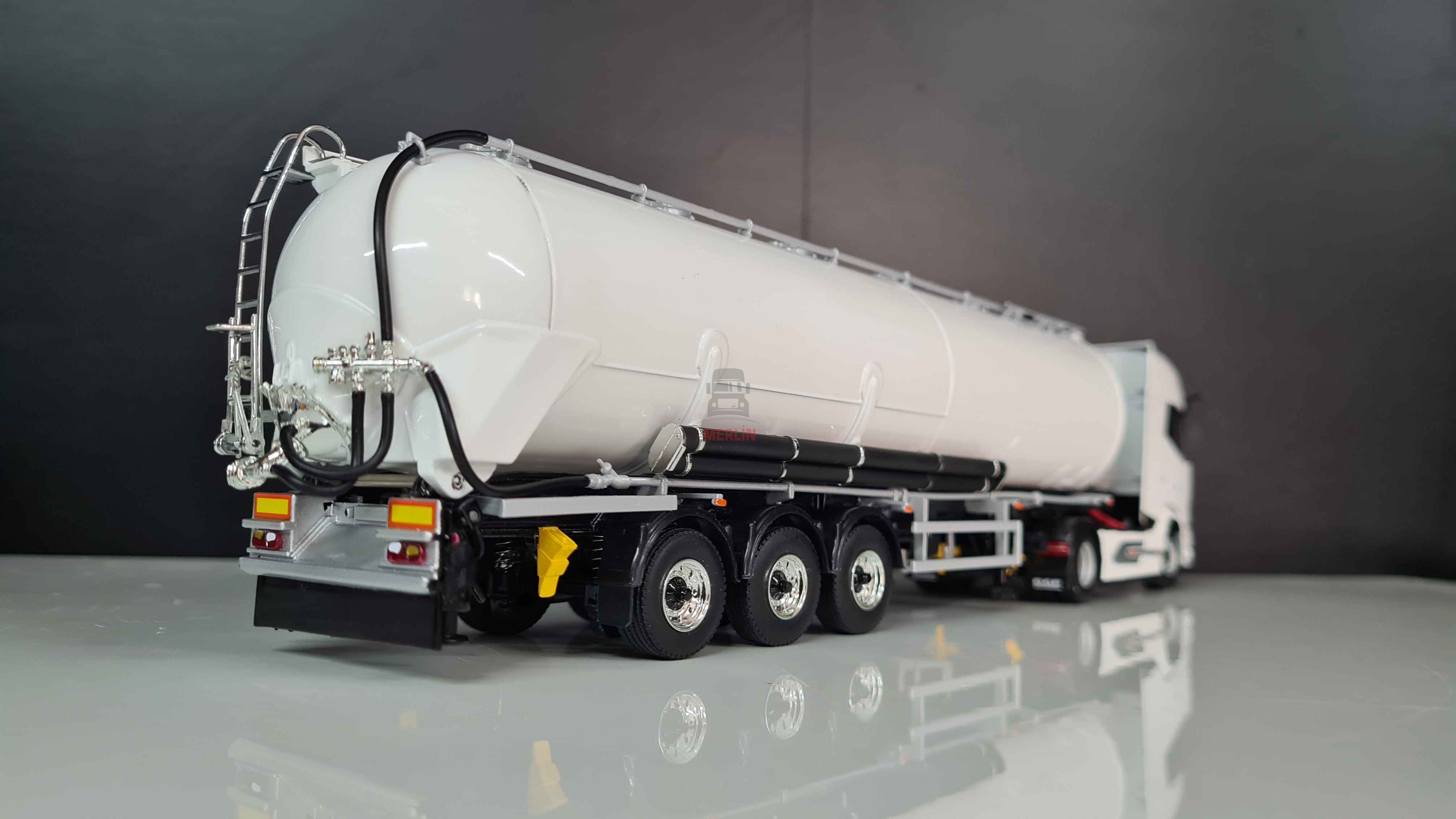 1/50 Daf XG Plus 4x2  + Tanker Dorseli  Tır Çekici