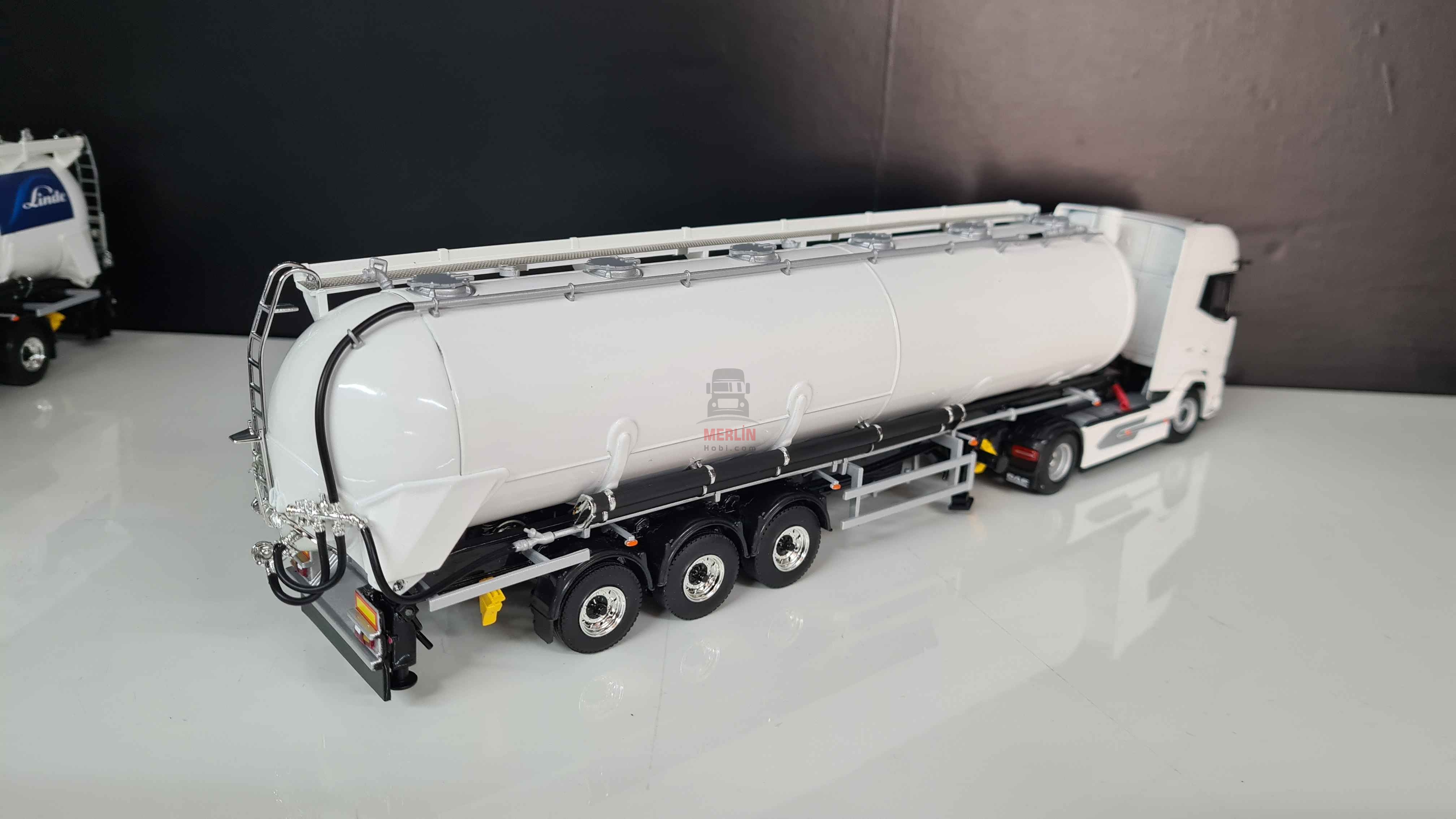 1/50 Daf XG Plus 4x2  + Tanker Dorseli  Tır Çekici