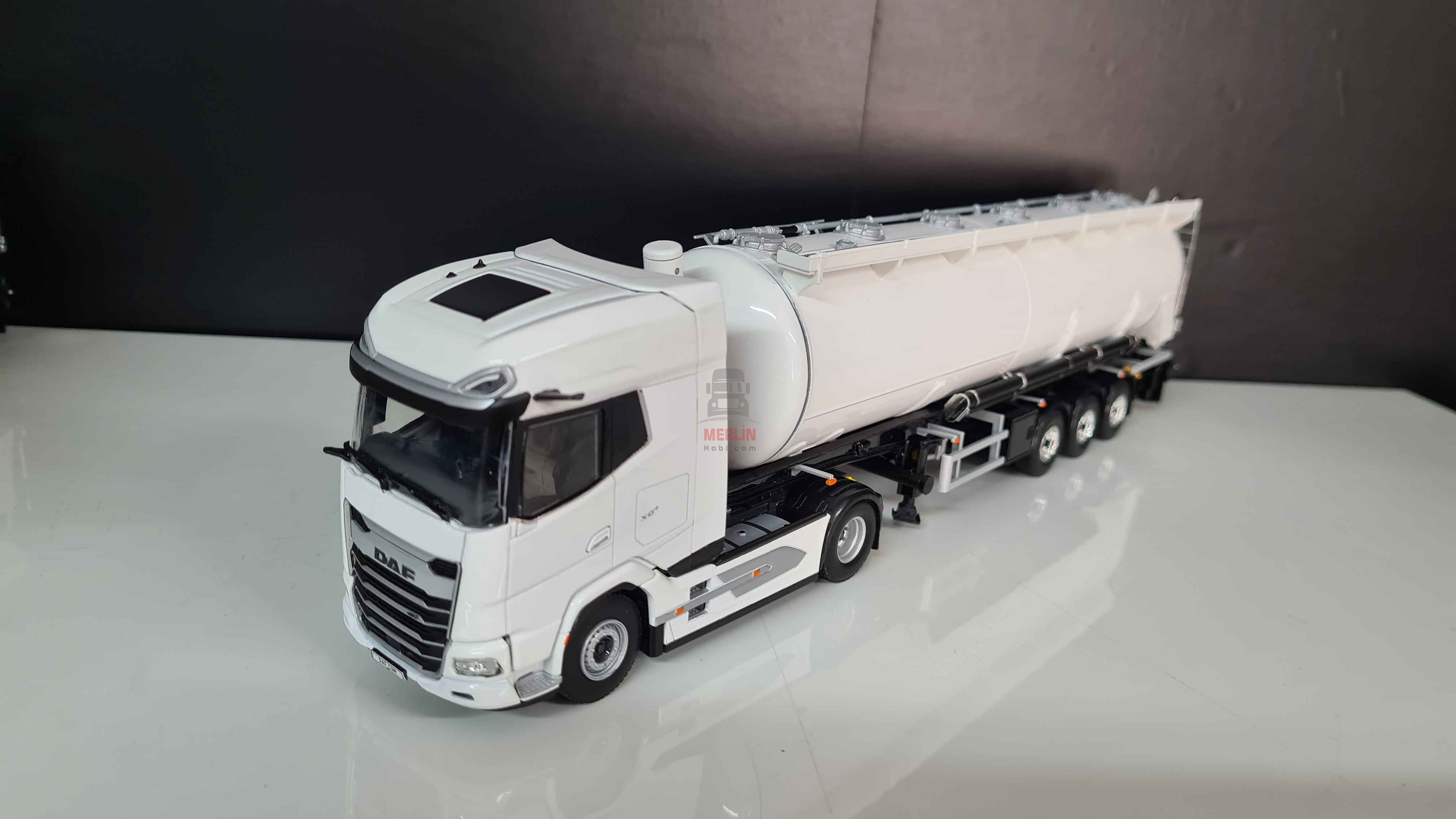 1/50 Daf XG Plus 4x2  + Tanker Dorseli  Tır Çekici