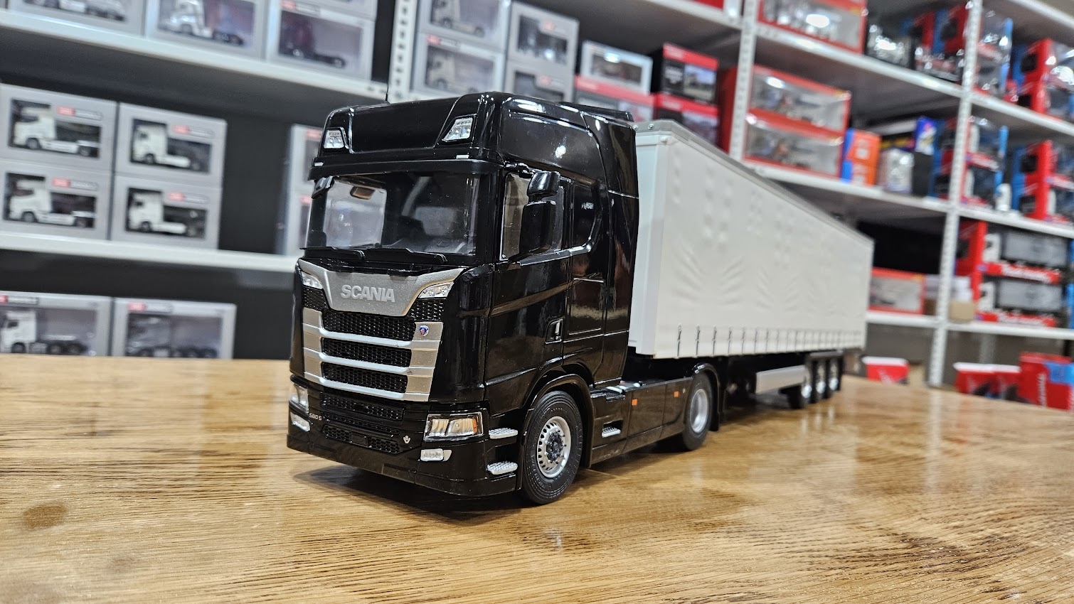 1/24 Scania 580S HIGHLINE  Siyah + Tenteli Dorse – 2023 Tır Çekici