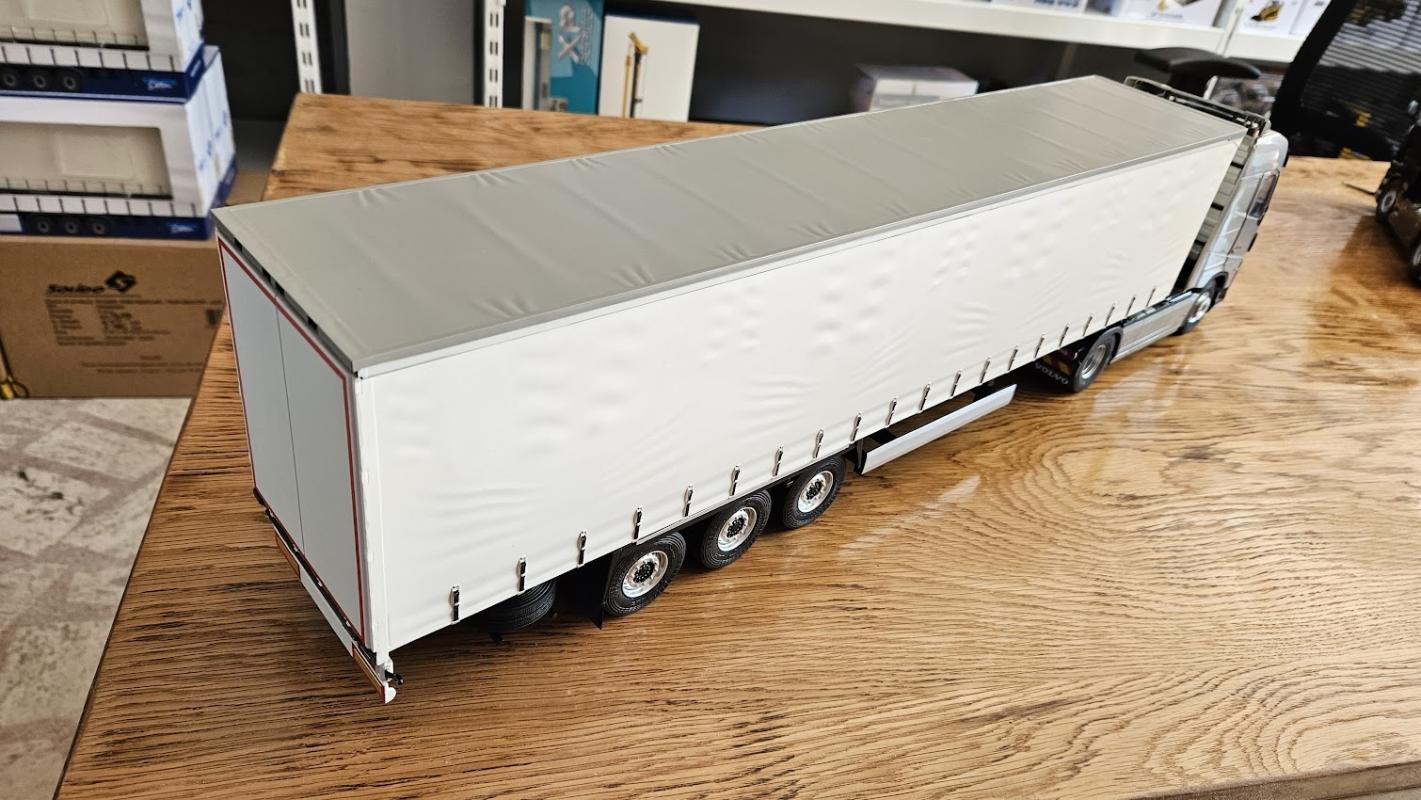 1/24 Volvo FH16 XL 500 + Curtainside Treyler – 2023 