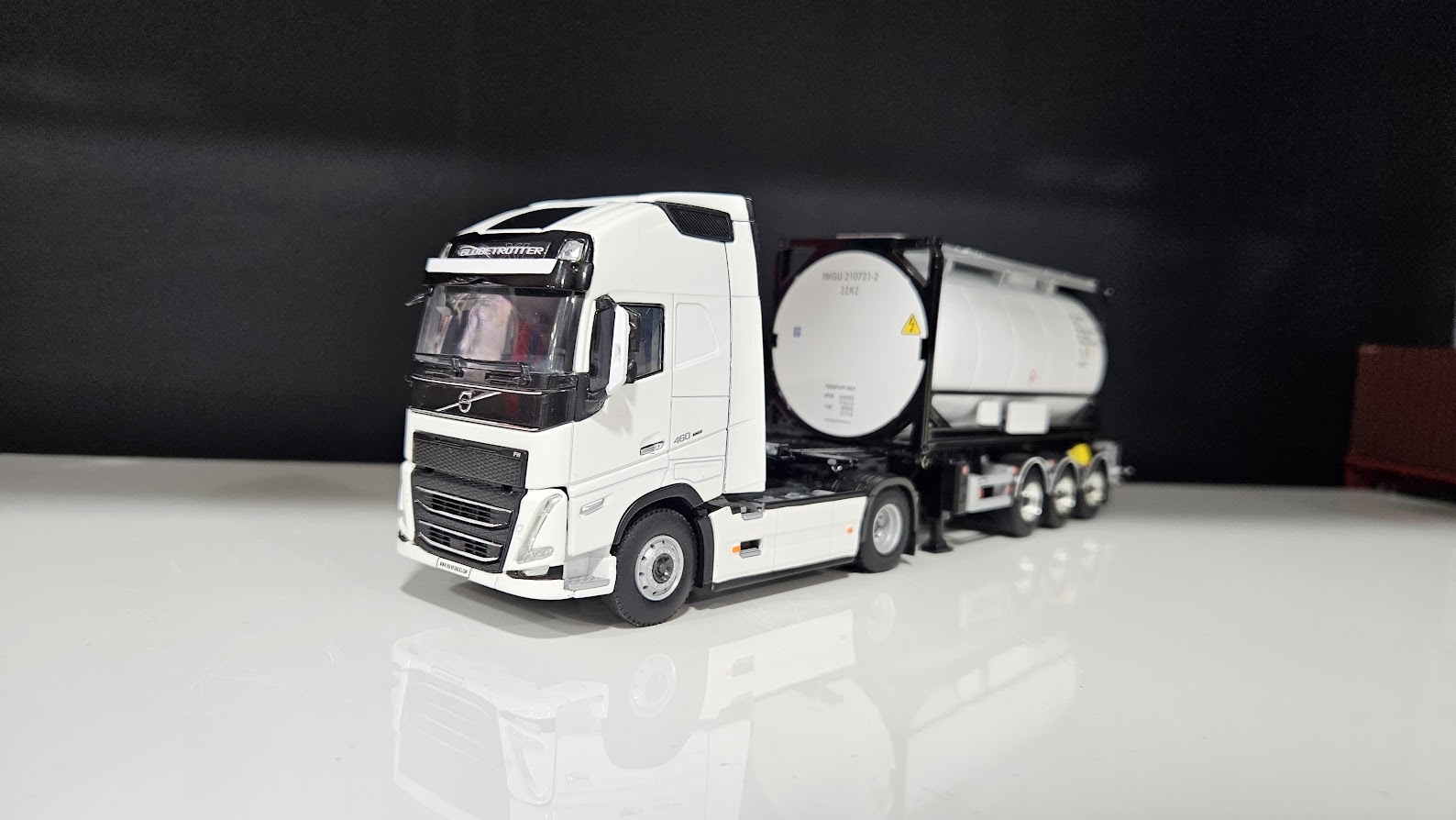 1/50 - Volvo FH5 XL 4X2  + Tank Konteyner + Dorse -wsi