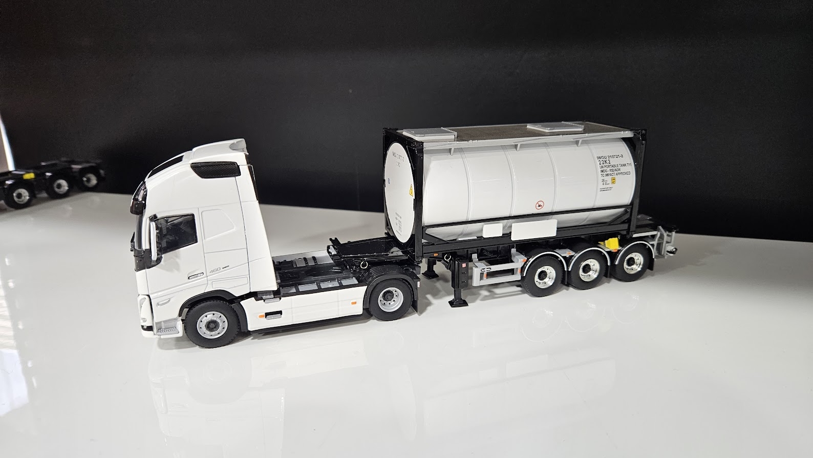 1/50 - Volvo FH5 XL 4X2  + Tank Konteyner + Dorse -wsi