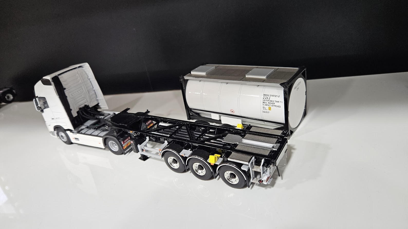 1/50 - Volvo FH5 XL 4X2  + Tank Konteyner + Dorse -wsi