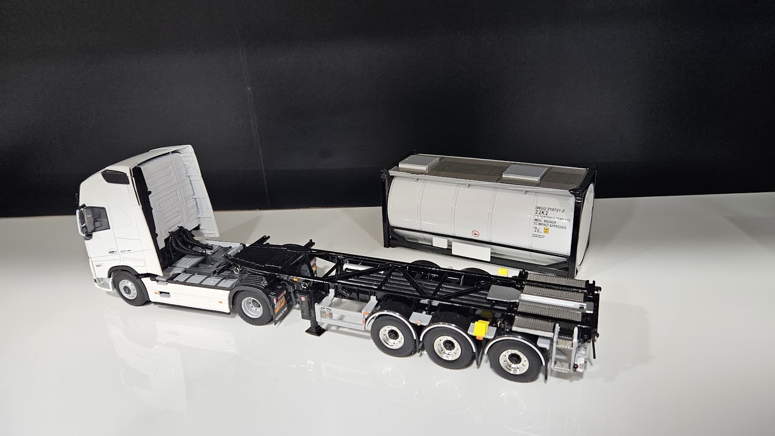 1/50 - Volvo FH5 XL 4X2  + Tank Konteyner + Dorse -wsi