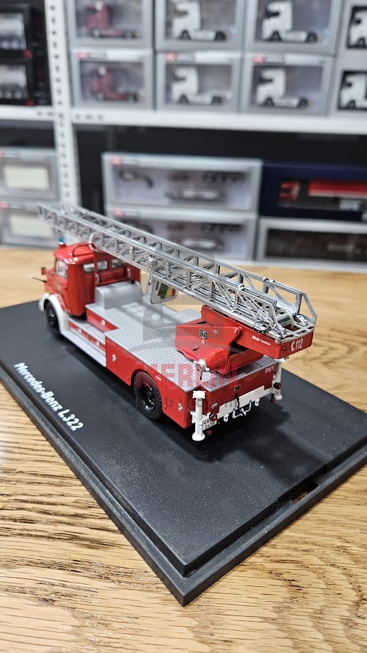Schuco SB 1/43 - VW Passat Variant B1 Feuerwehr Pompiers
