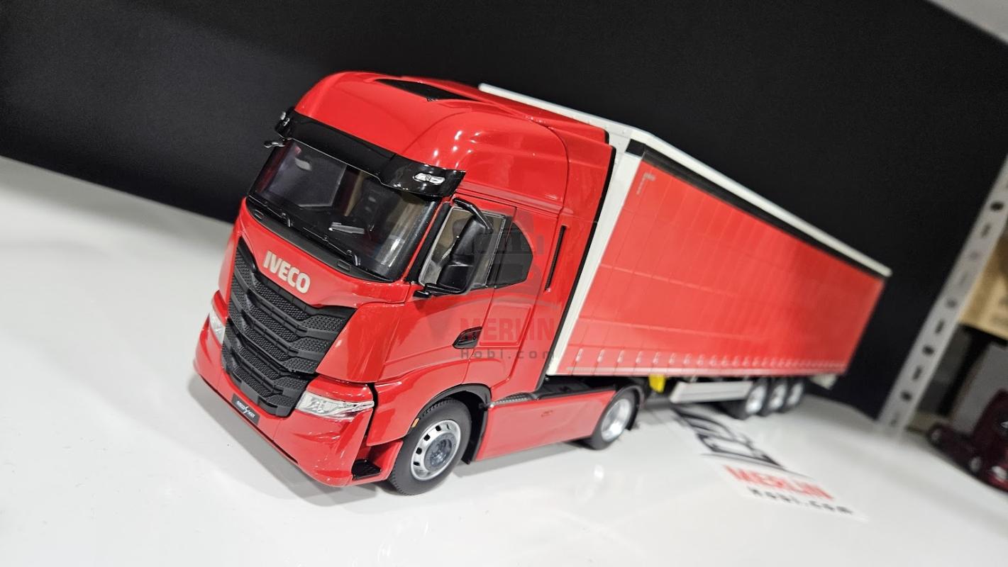 1/32 Marge Iveco Sway + Tilt Trailer Red Colour