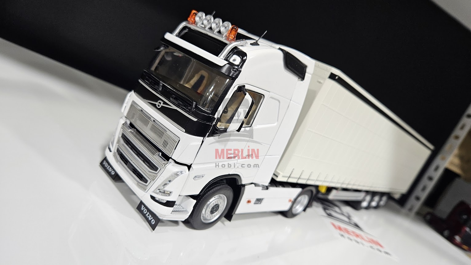 1/32 Marge Volvo FH5 4x2 + Tenteli Dorse Beyaz Renk