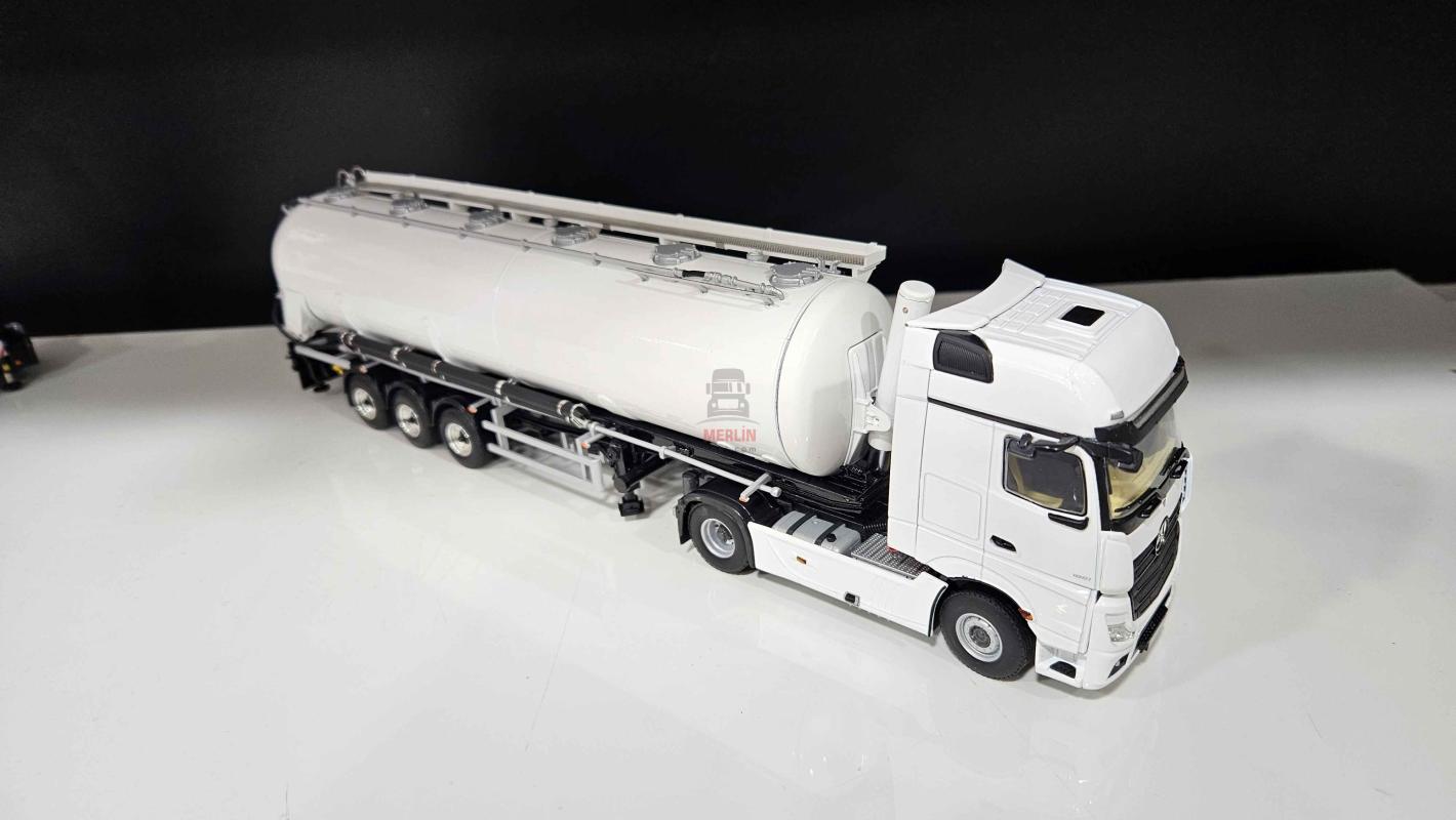 1/50 - Mercedes ACTROS 1851 MP5 4x2 + Tractor 
