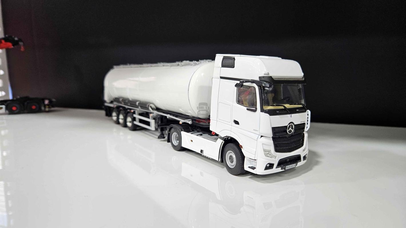 1/50 - Mercedes ACTROS 1851 MP5 4x2 + Tractor 