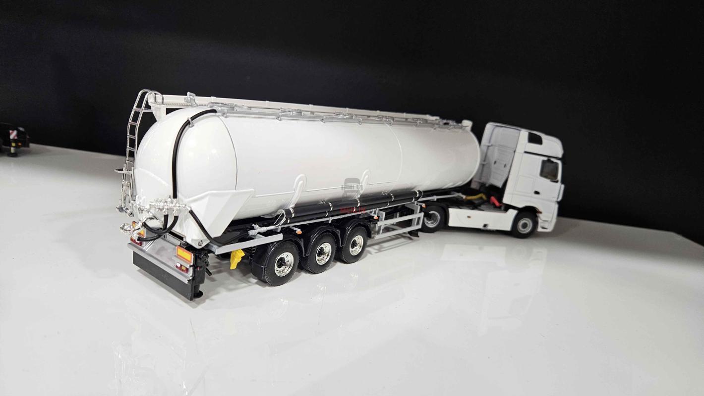 1/50 - Mercedes ACTROS 1851 MP5 4x2 + Tractor 