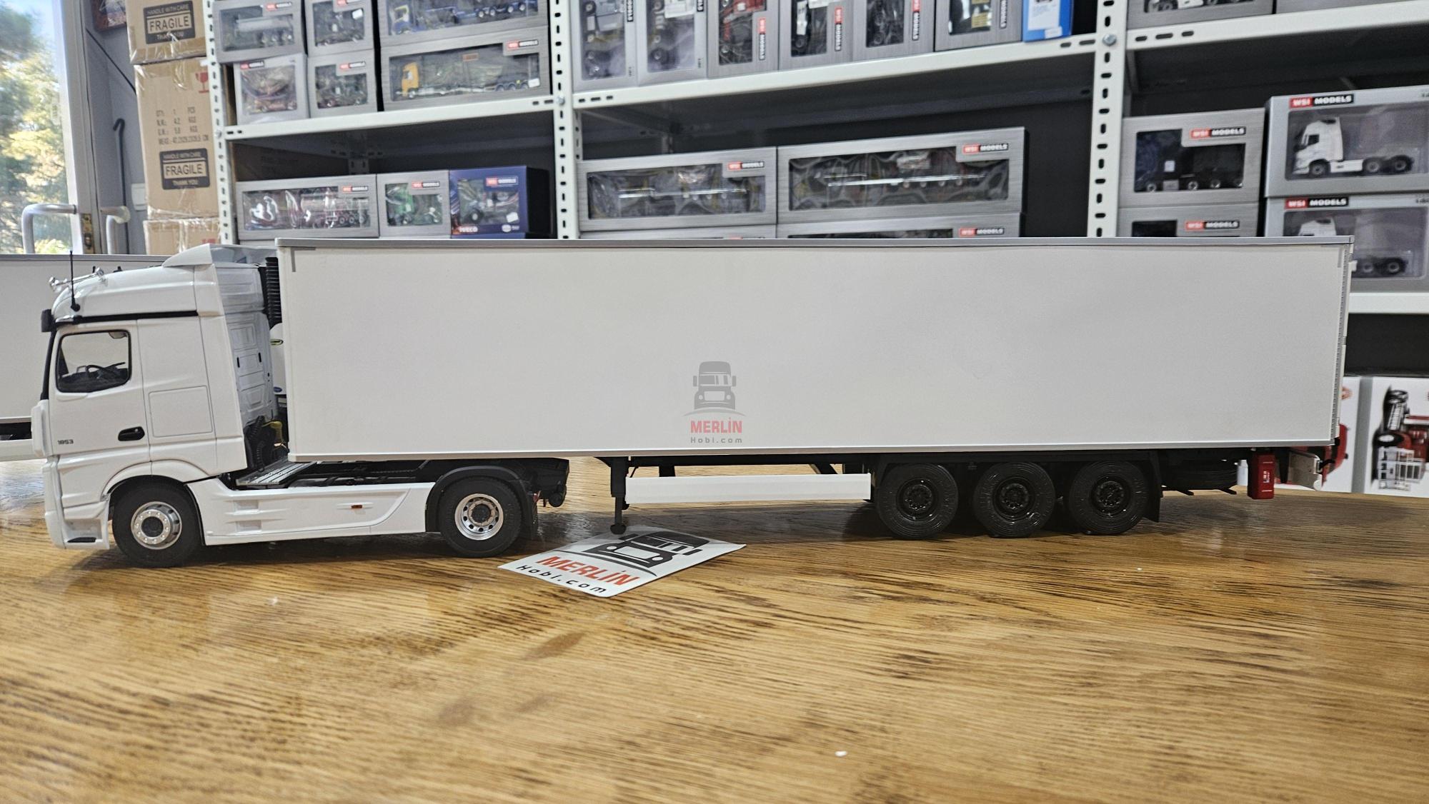 1/24 MERCEDES-BENZ ACTROS L 1853 + Refrigerated Frigo Trailer - White Color Solido