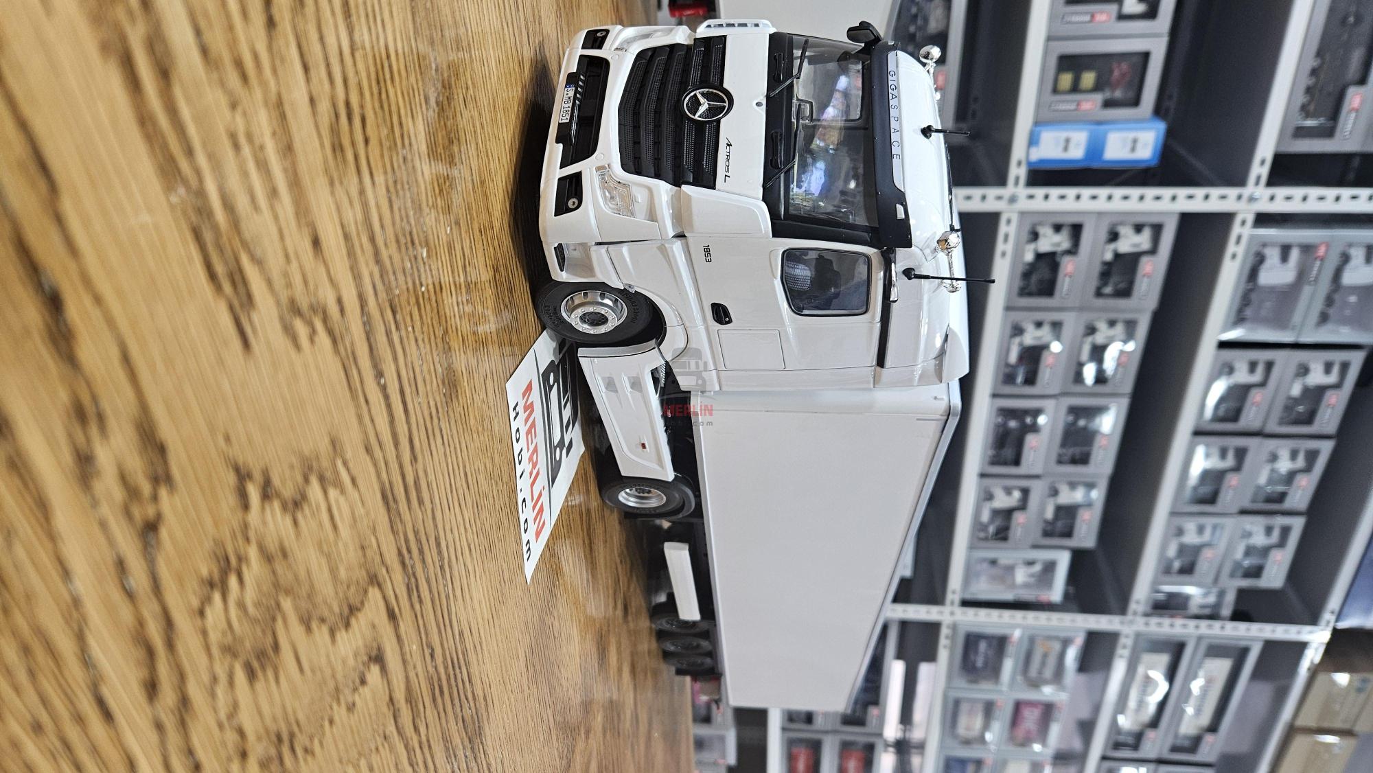 1/24 MERCEDES-BENZ ACTROS L 1853 + Refrigerated Frigo Trailer - White Color Solido