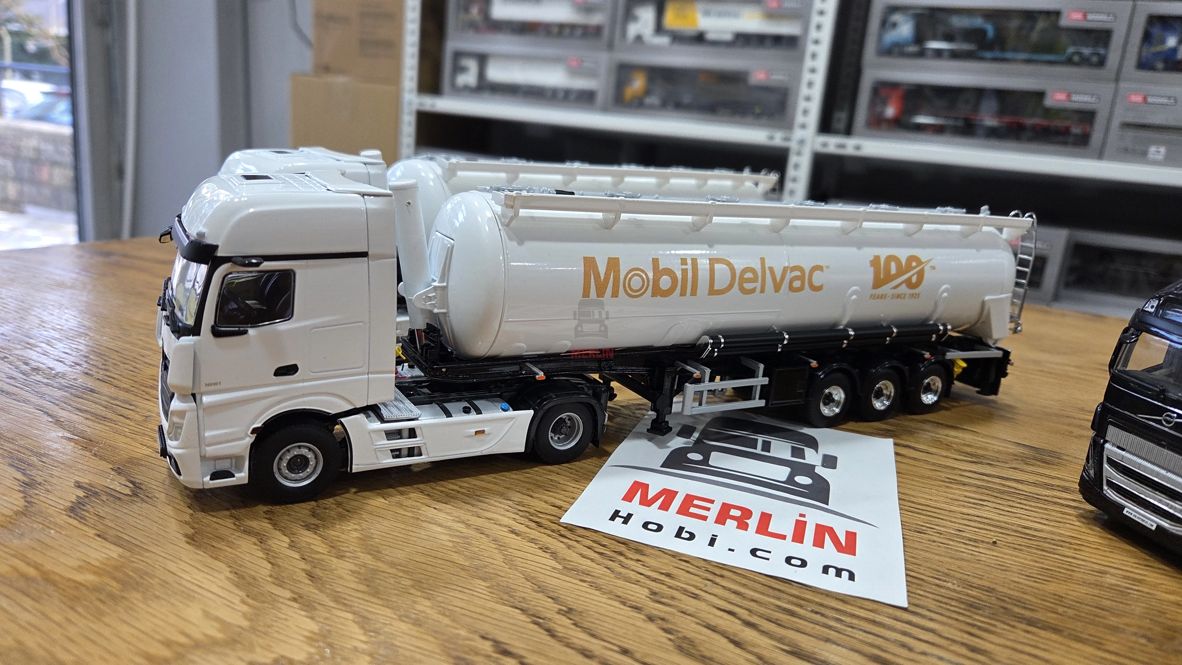 1/50 Ölçekli Logolu Araç Seçenekleri