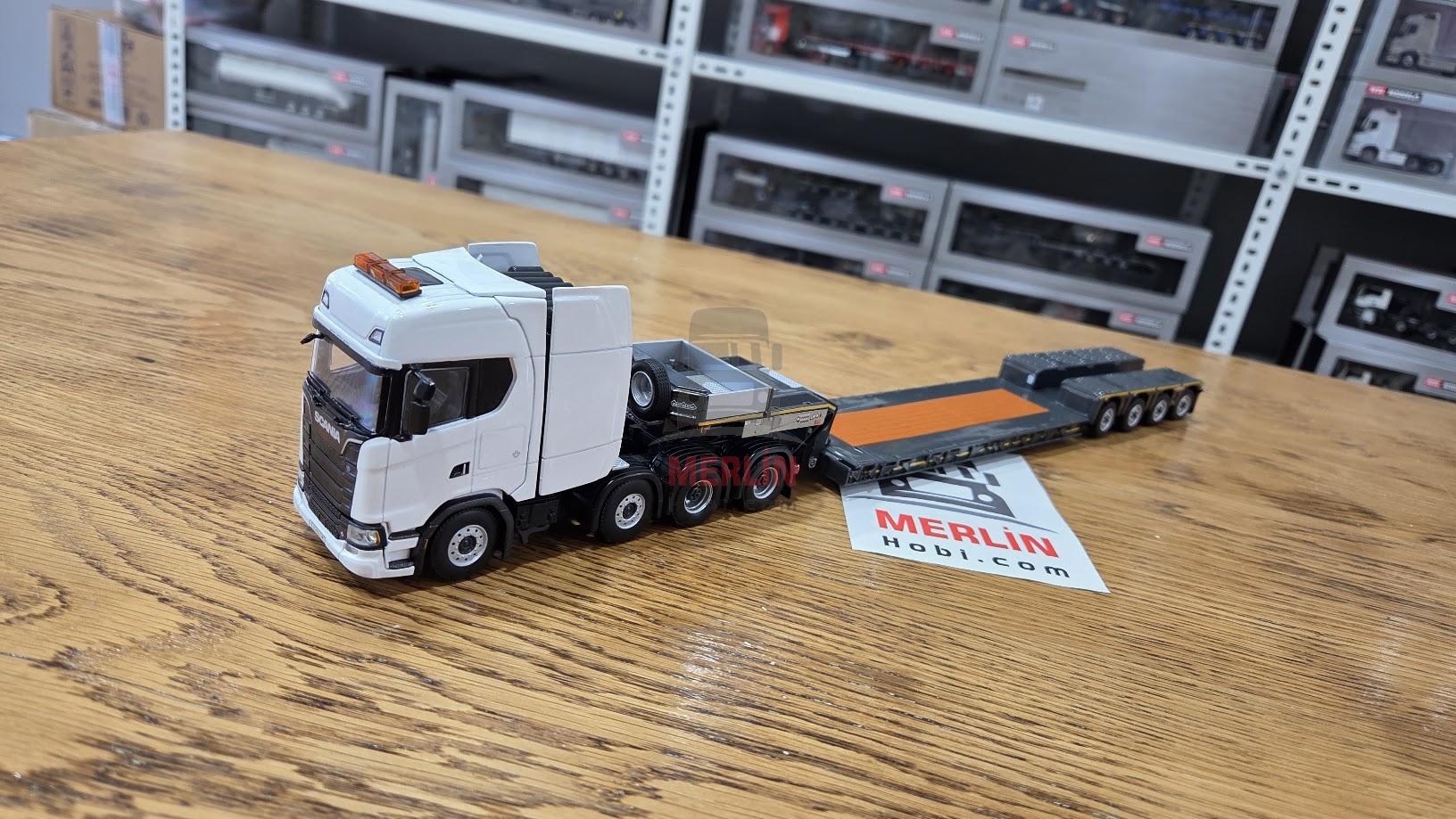 1/50 Scania NEXTGEN S 8X4 Highline + SEMI LOWLOADER 4 AXLE BROSHUIS Lowbed