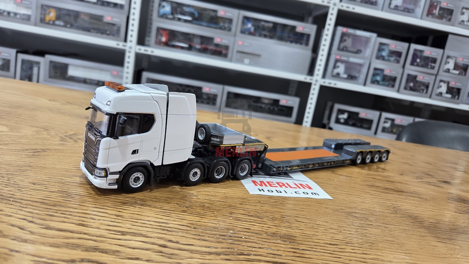 1/50 Scania NEXTGEN S 8X4 Highline + SEMI LOWLOADER 4 AXLE BROSHUIS Lowbed