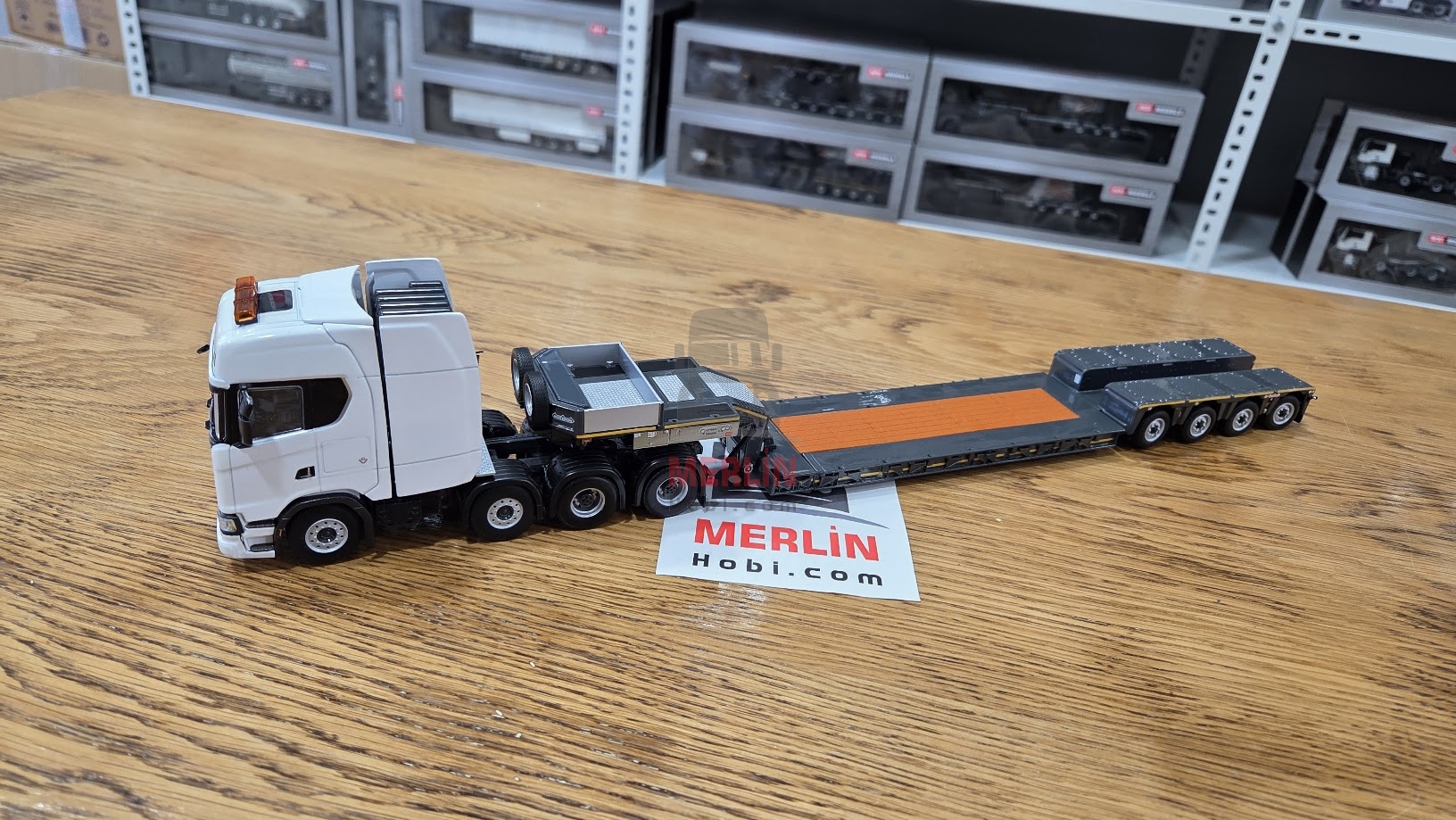 1/50 Scania NEXTGEN S 8X4 Highline + SEMI LOWLOADER 4 AXLE BROSHUIS Lowbed