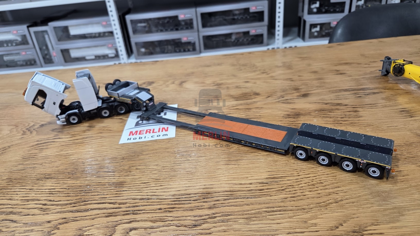1/50 Scania NEXTGEN S 8X4 Highline + SEMI LOWLOADER 4 AXLE BROSHUIS Lowbed