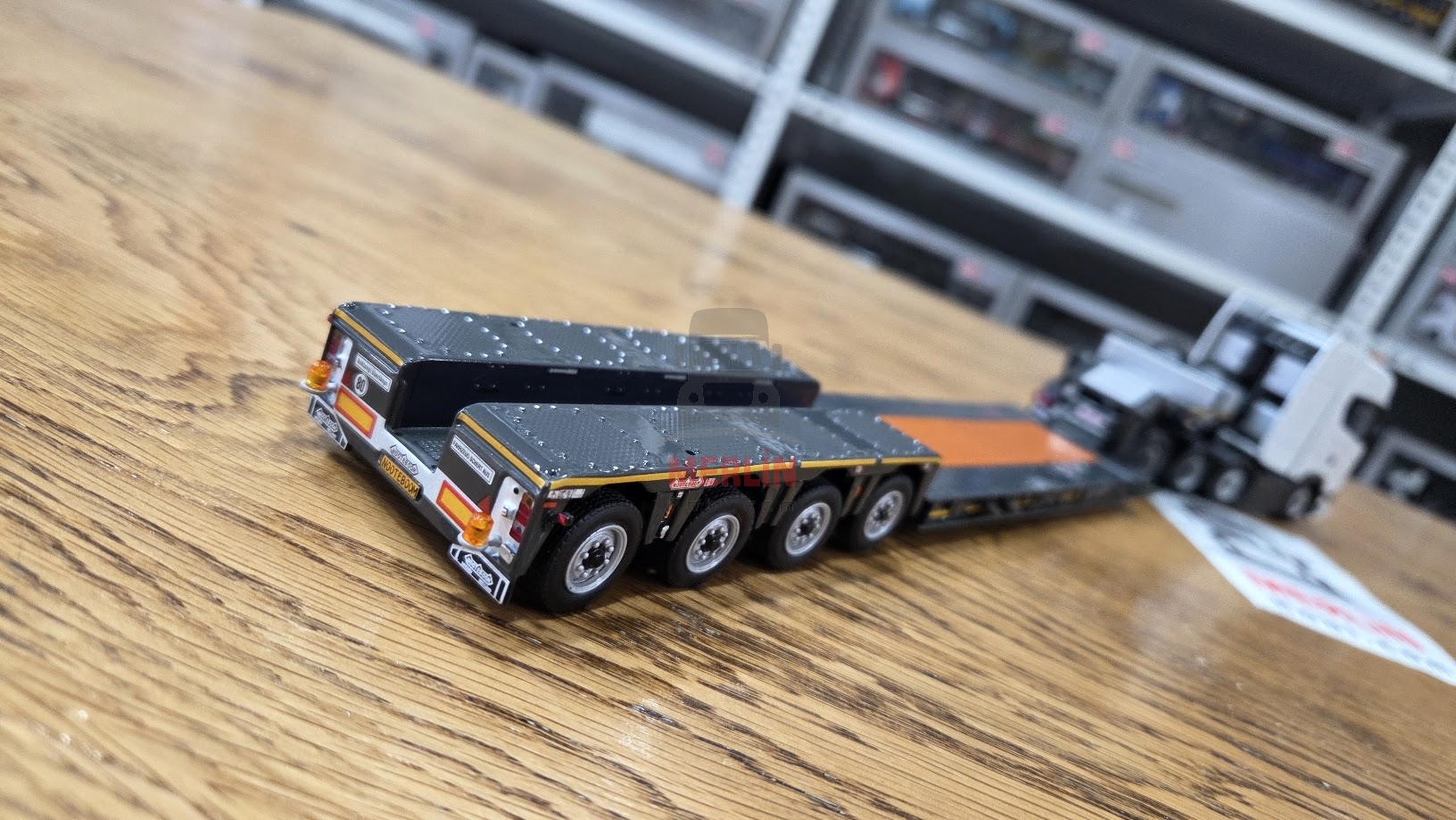 1/50 Scania NEXTGEN S 8X4 Highline + SEMI LOWLOADER 4 AXLE BROSHUIS Lowbed