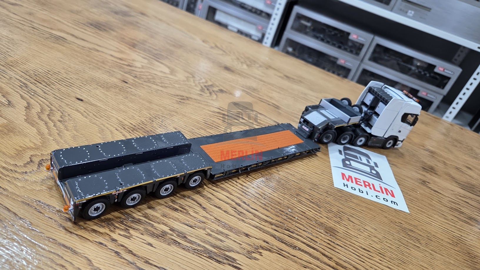 1/50 Scania NEXTGEN S 8X4 Highline + SEMI LOWLOADER 4 AXLE BROSHUIS Lowbed