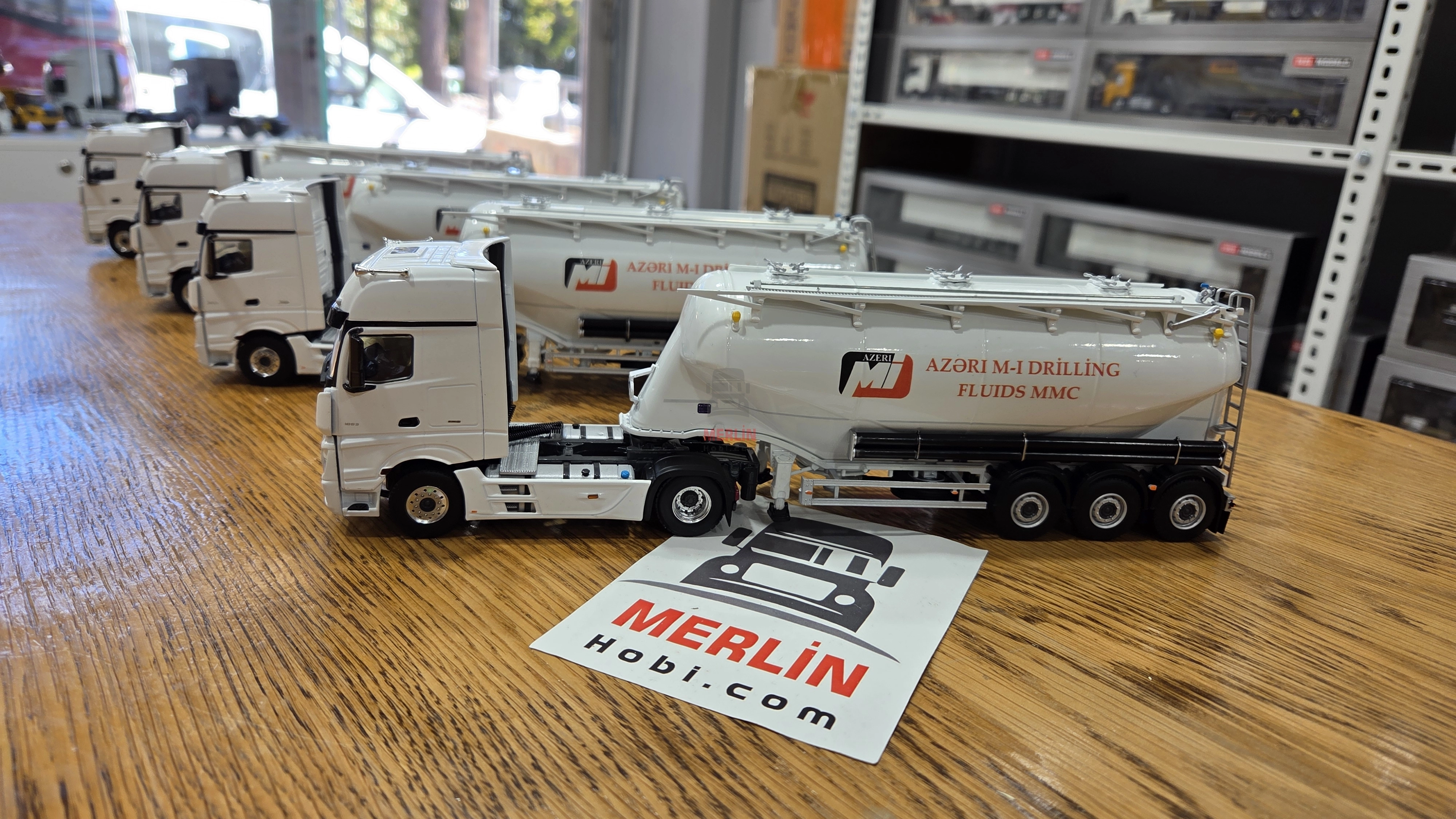 1/50 Ölçekli Logolu Araç Seçenekleri