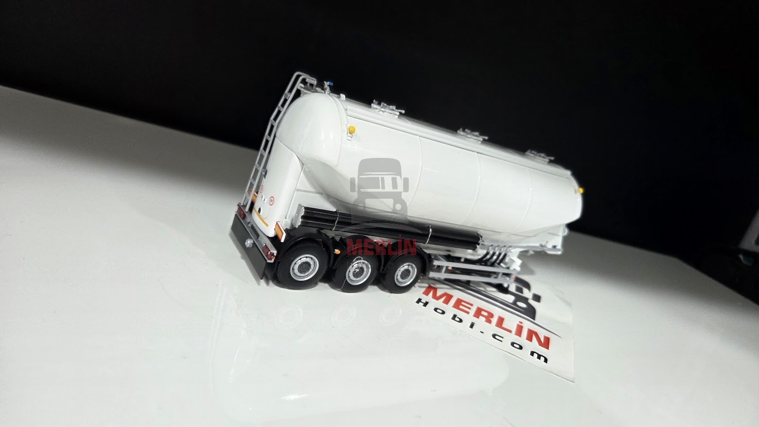 1/50 Merlin Hobi;  Silobas Dorse 3 Aks Beyaz