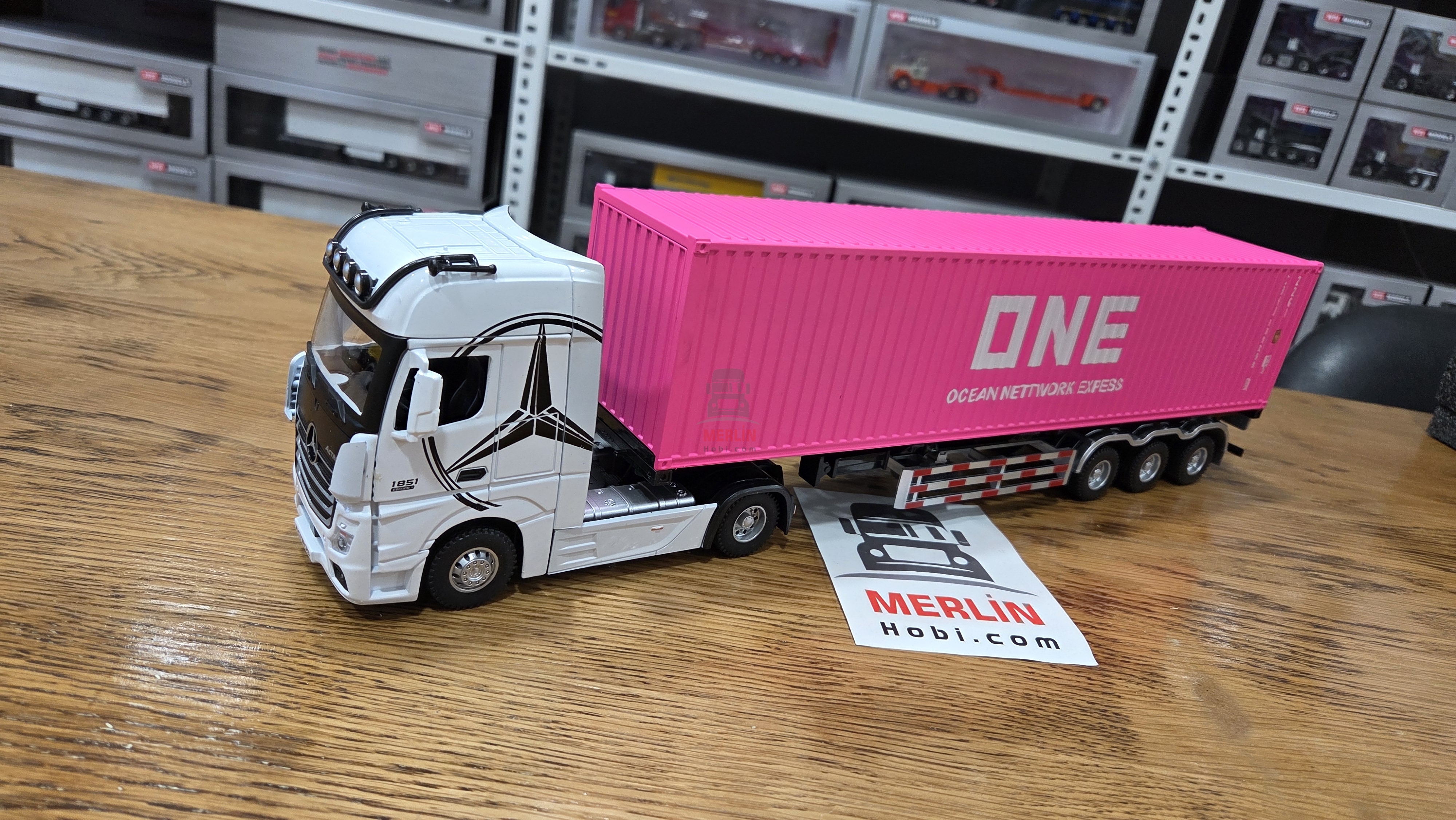 1/36 ölçekli Actros 1851 4x2 + 40ft Konteyner Dorseli - ONE