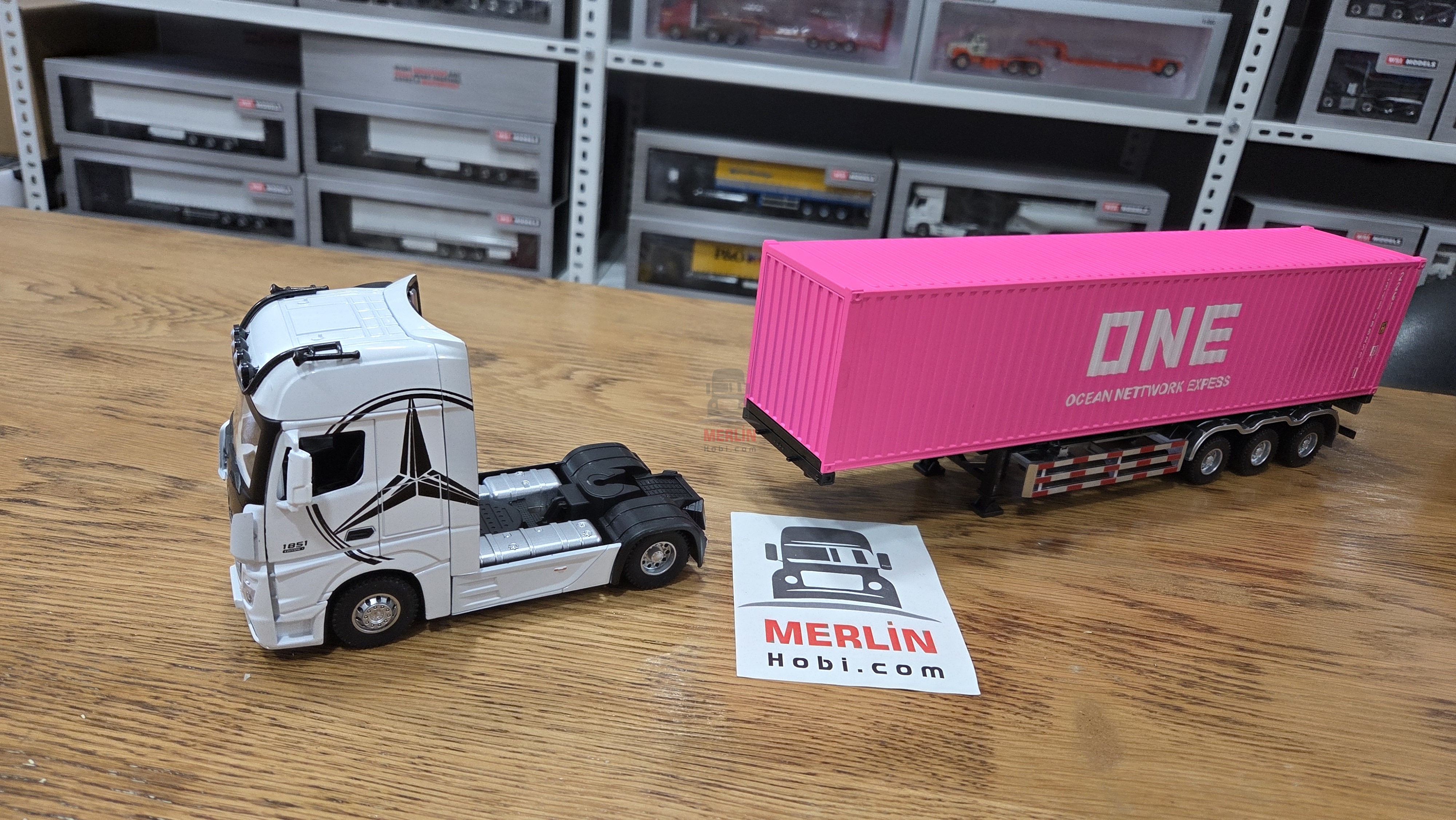 1/36 ölçekli Actros 1851 4x2 + 40ft Konteyner Dorseli - ONE