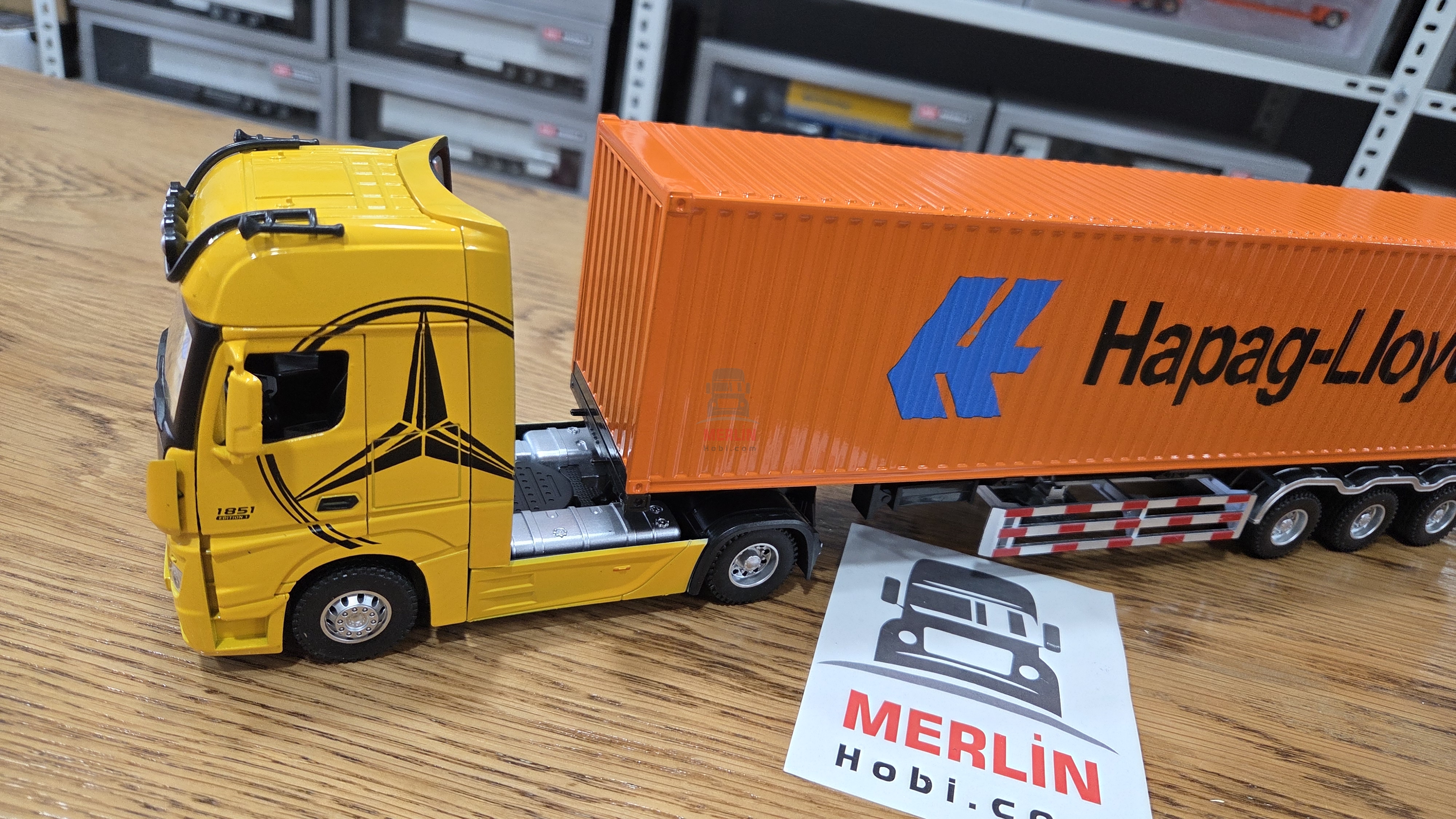 1/36 ölçekli Actros 1851 4x2 + 40ft Konteyner Dorseli - Hapag-Lloyd