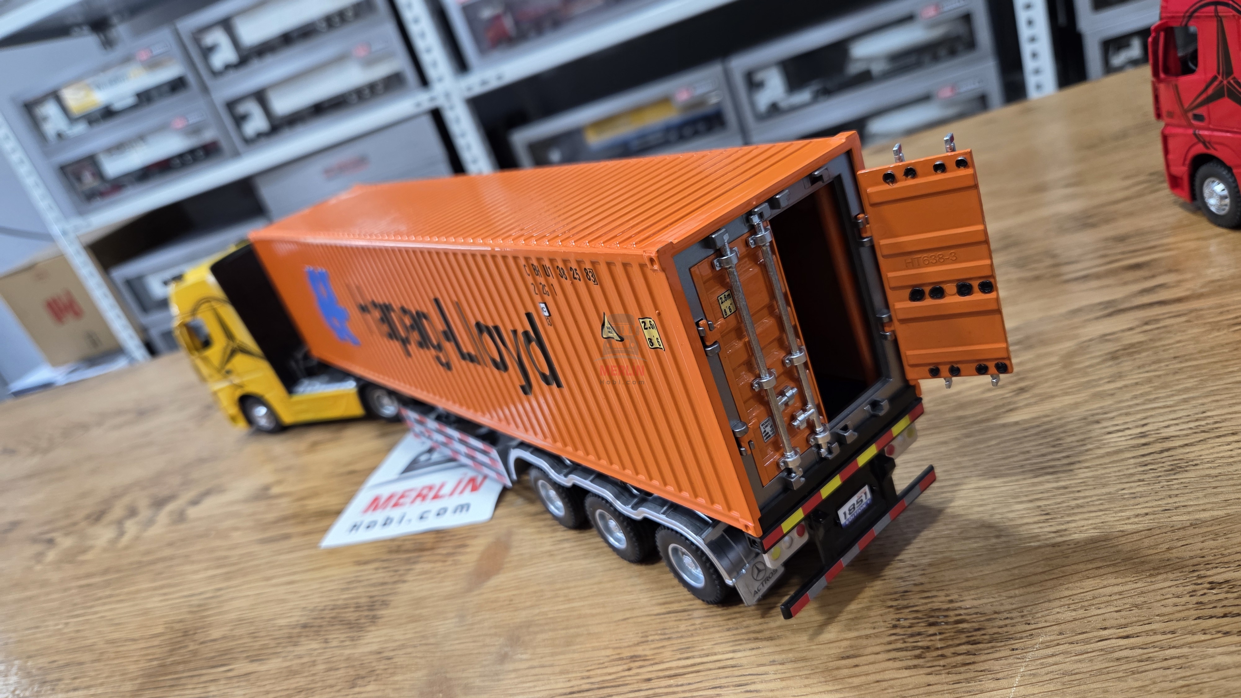 1/36 ölçekli Actros 1851 4x2 + 40ft Konteyner Dorseli - Hapag-Lloyd