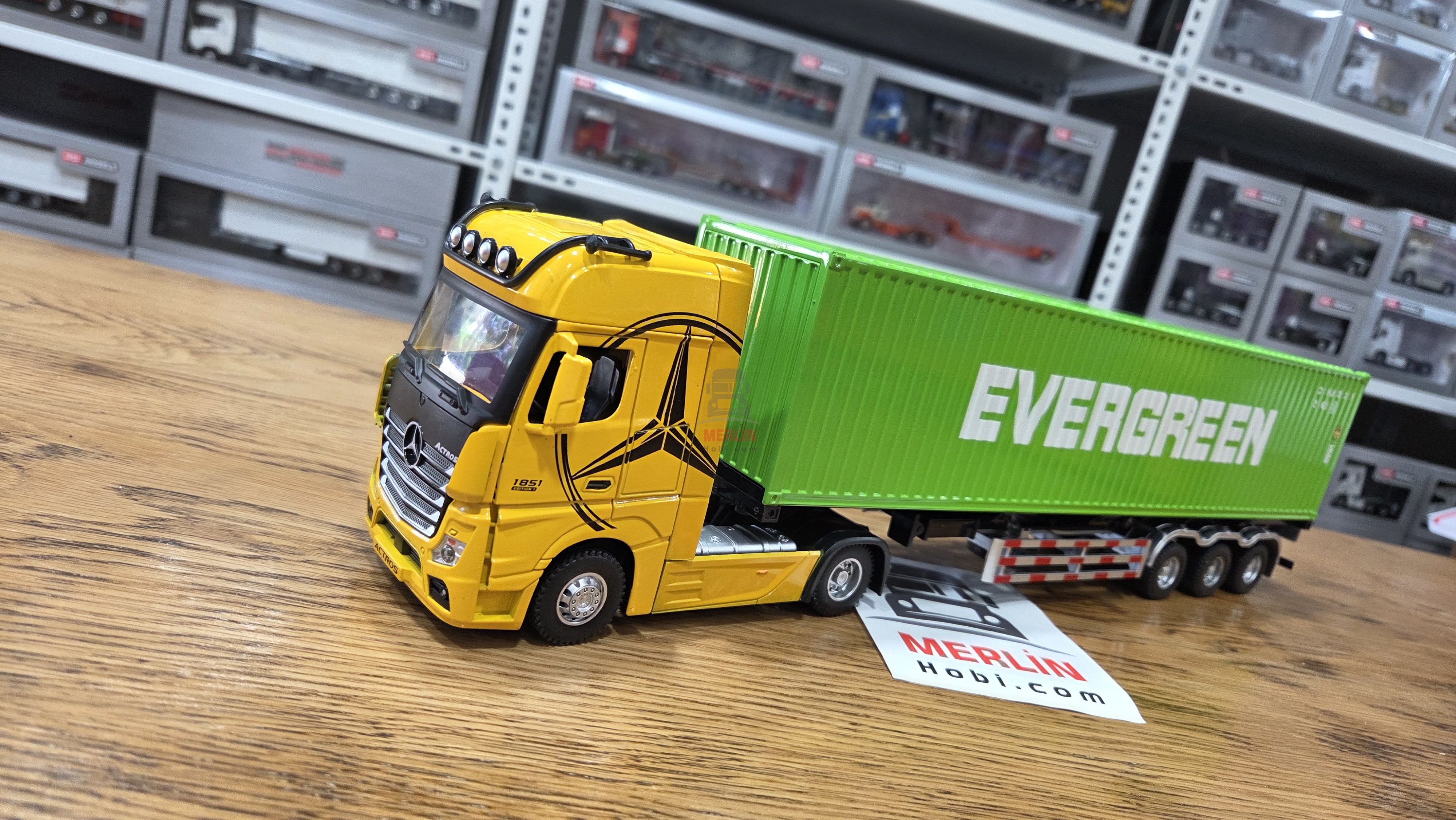 1/36 ölçekli Actros 1851 4x2 + 40ft Konteyner Dorseli - EVERGREEN