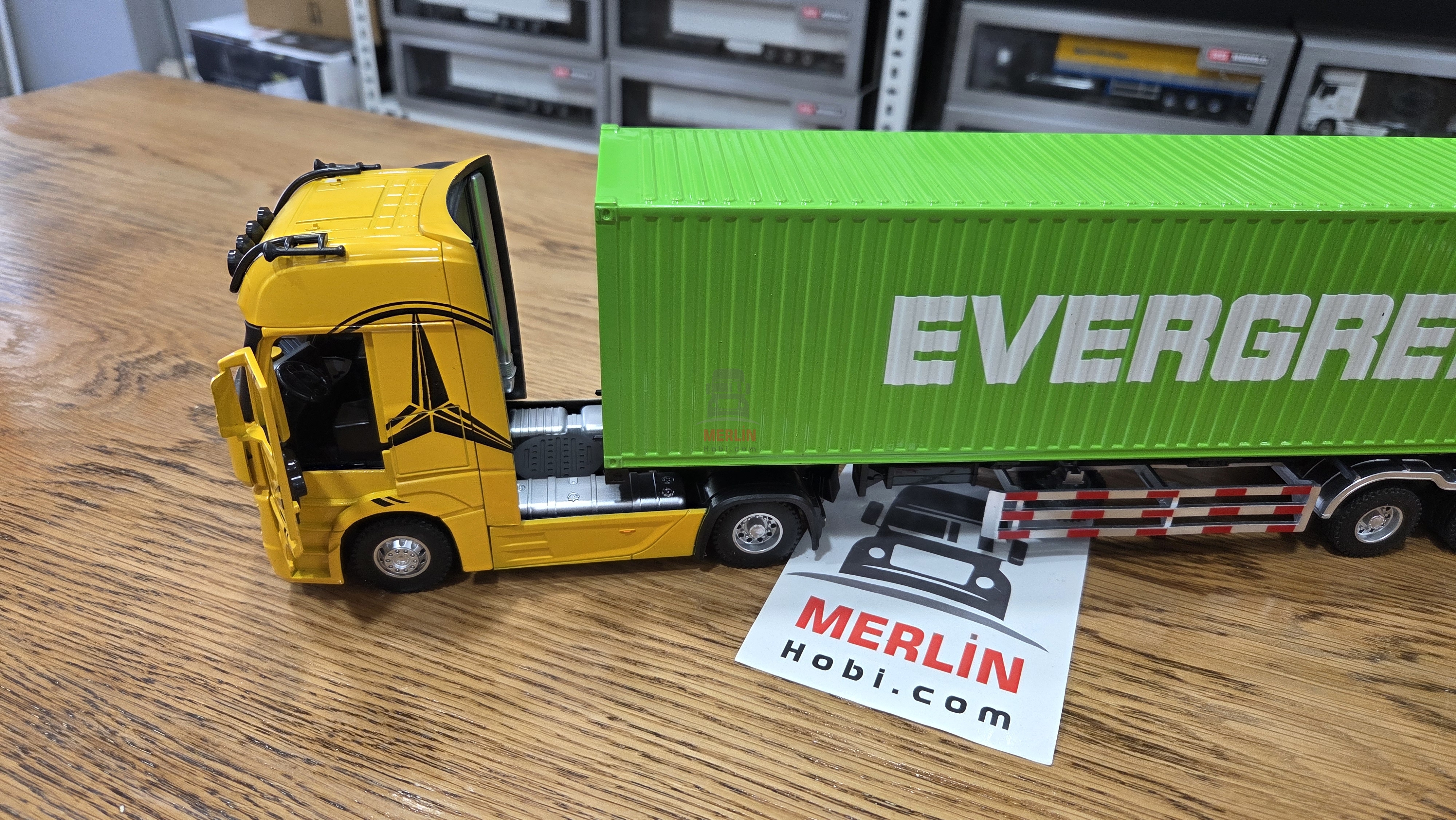 1/36 ölçekli Actros 1851 4x2 + 40ft Konteyner Dorseli - EVERGREEN