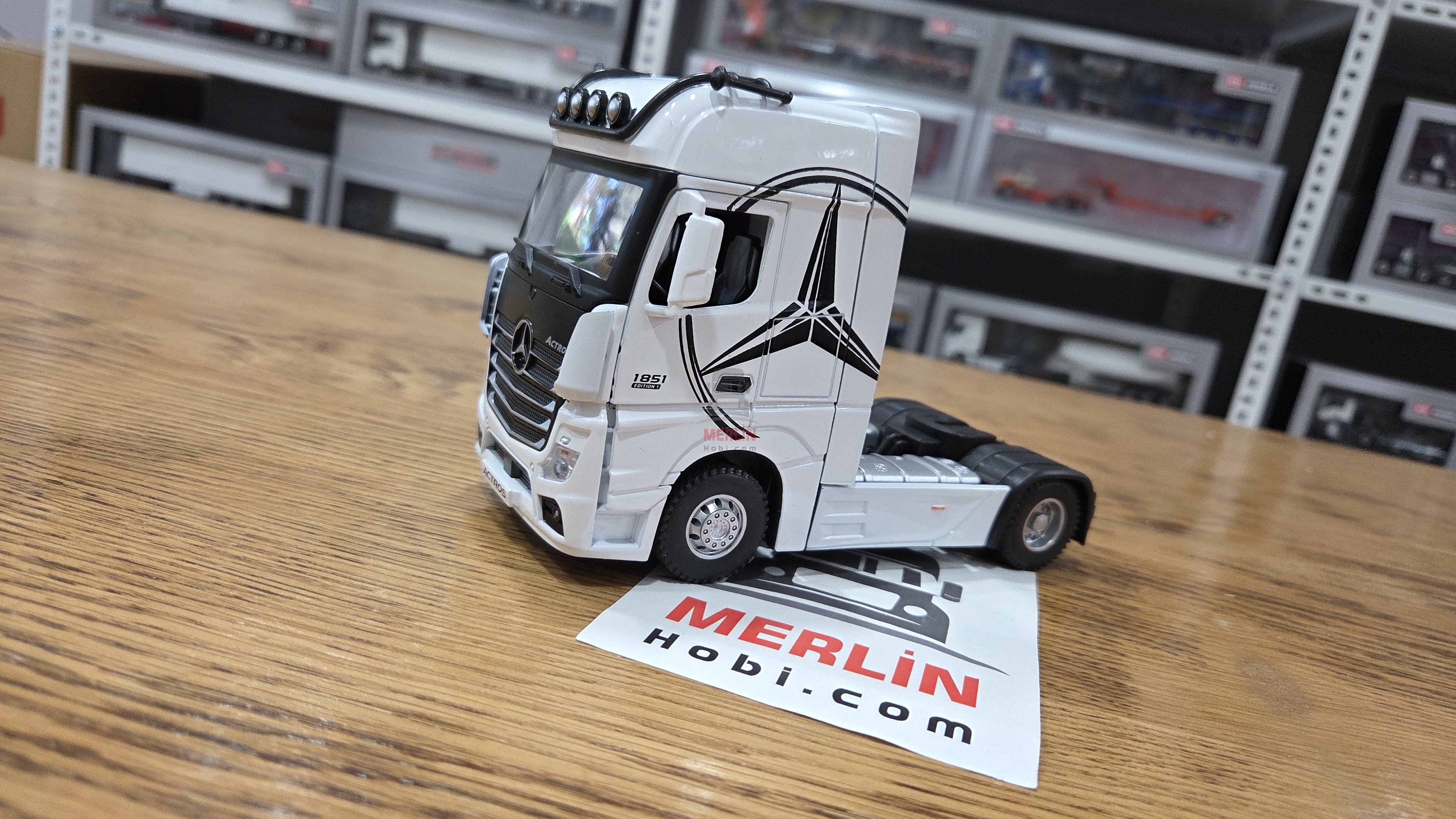 1/36 ölçekli Actros 1851 4x2 - Beyaz Renk