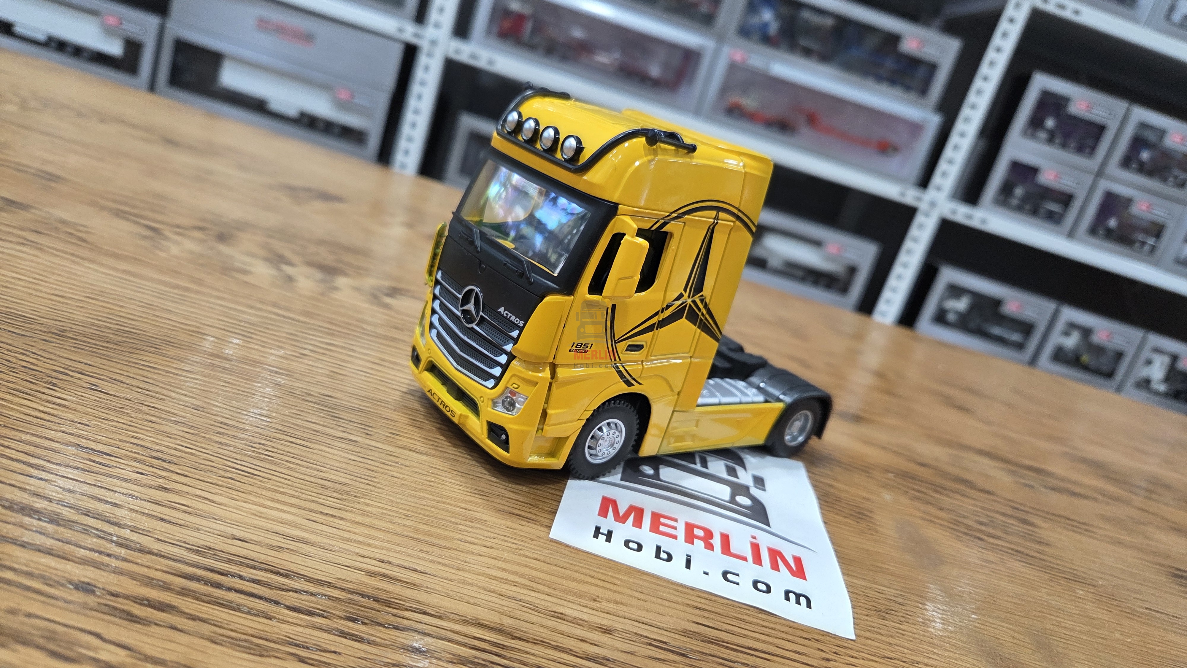 1/36 ölçekli Actros 1851 4x2 - Sarı Renk