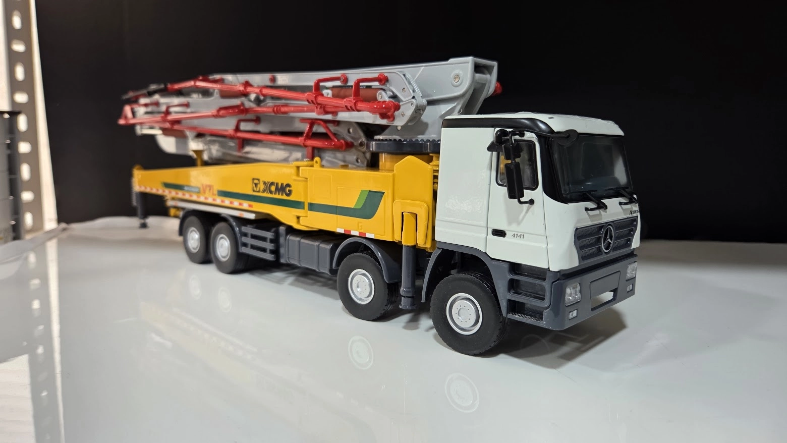 1/35 XCMG SCHWİNG 4 Axle  Concrete Pump 