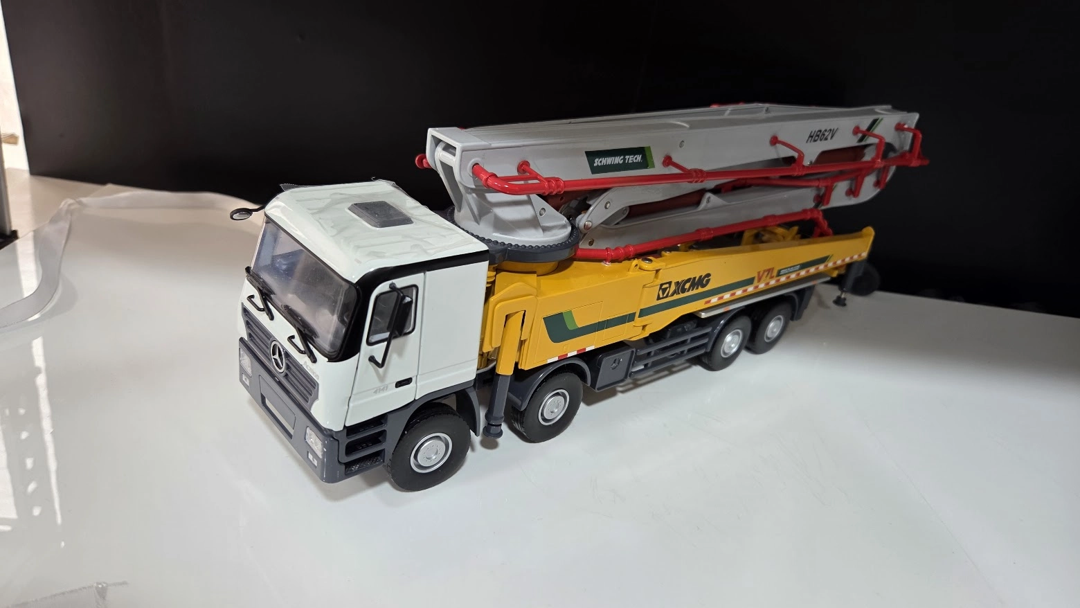 1/35 XCMG SCHWİNG 4 Axle  Concrete Pump 