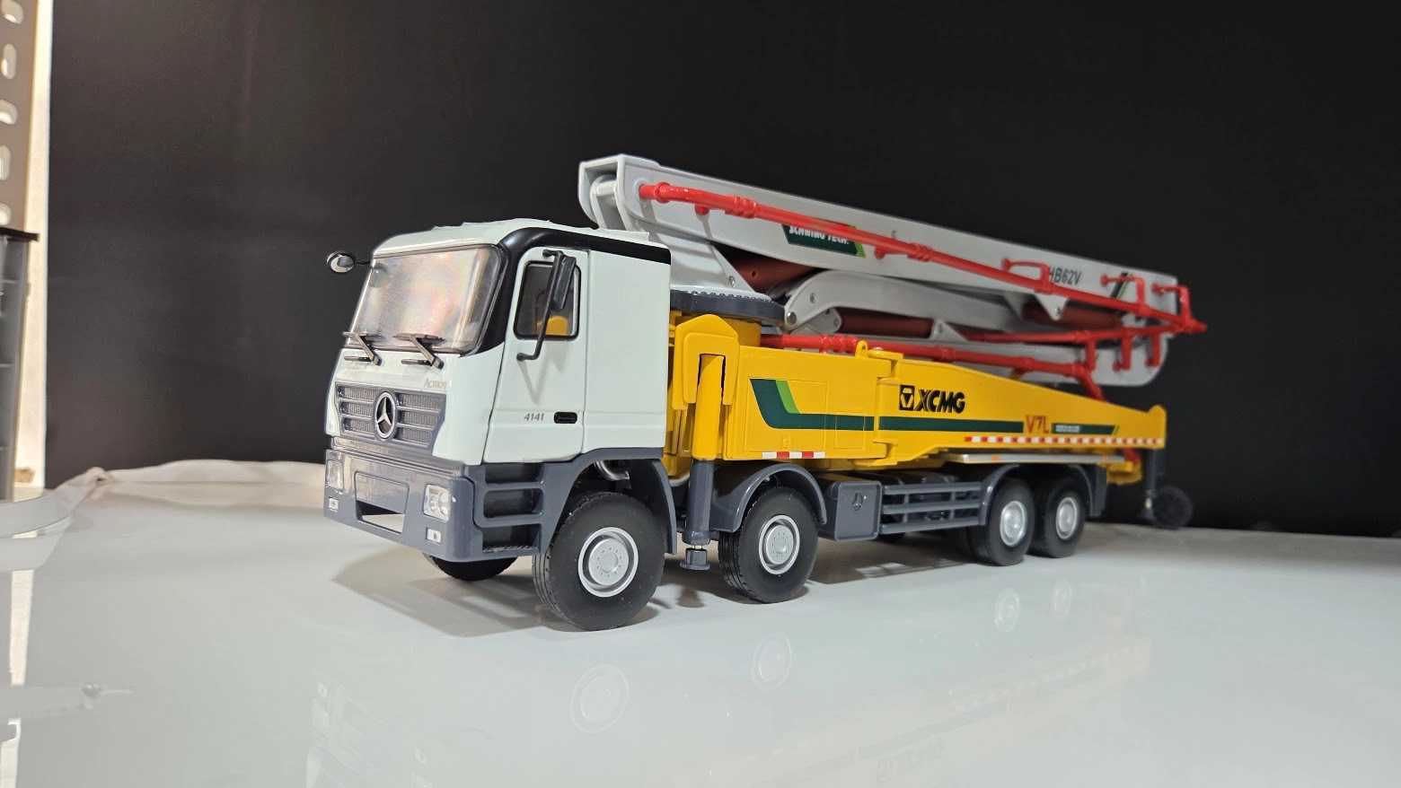 1/35 XCMG SCHWİNG 4 Axle  Concrete Pump 