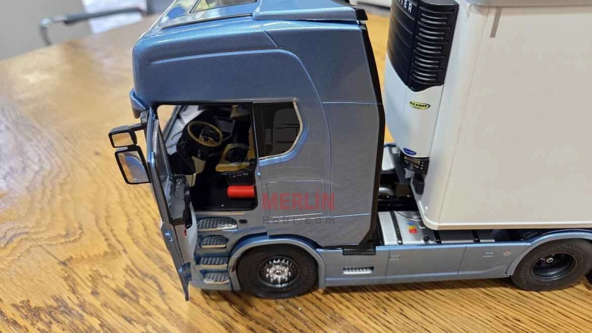 1/24 Volvo FH5 XL 500 + Soğutuculu Treyler – Solido