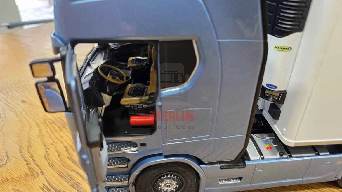 1/24 Volvo FH5 XL 500 + Soğutuculu Treyler – Solido