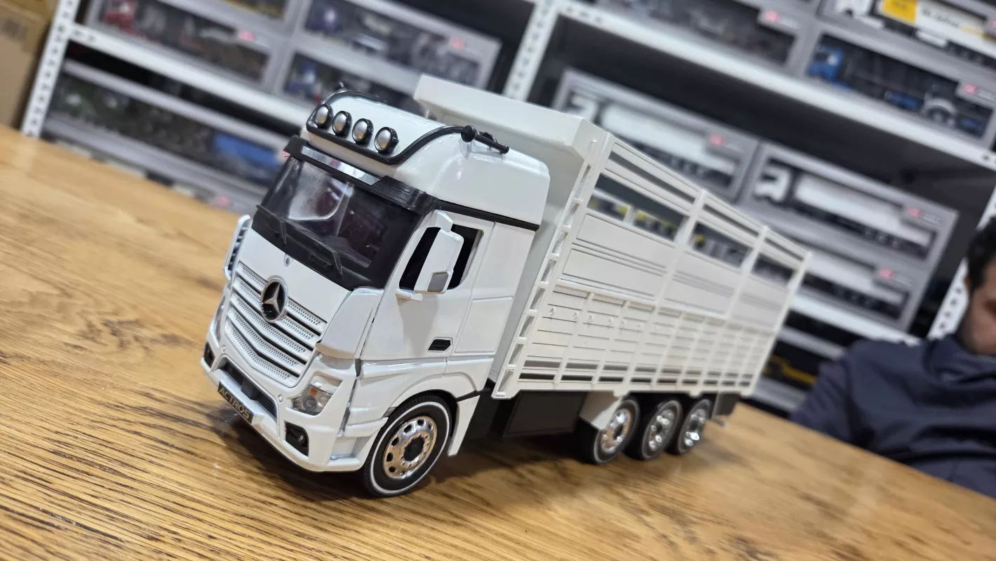 1/43 MAN HN520 Truck High  - Red 