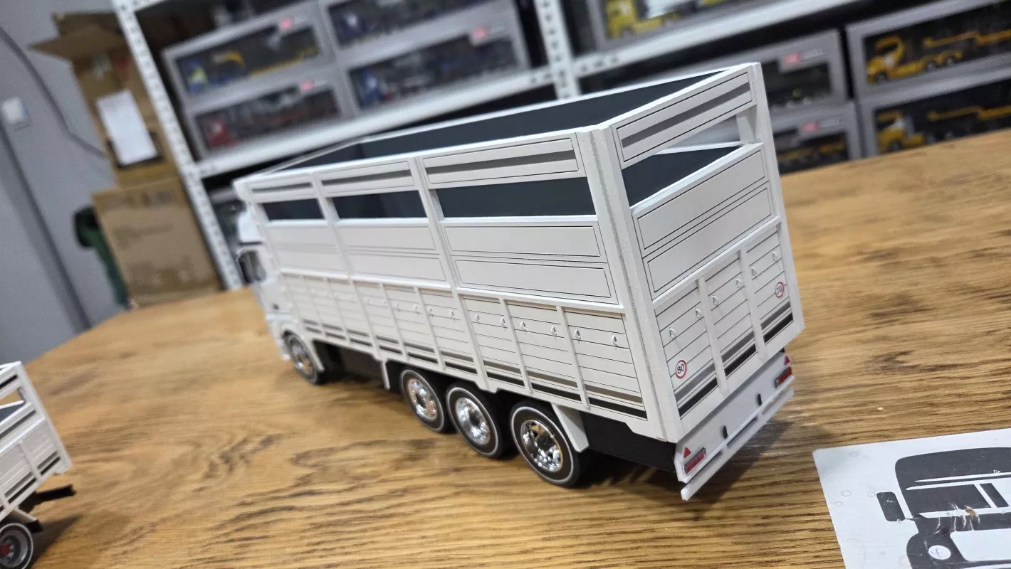 1/43 MAN HN520 Truck High  - Red 