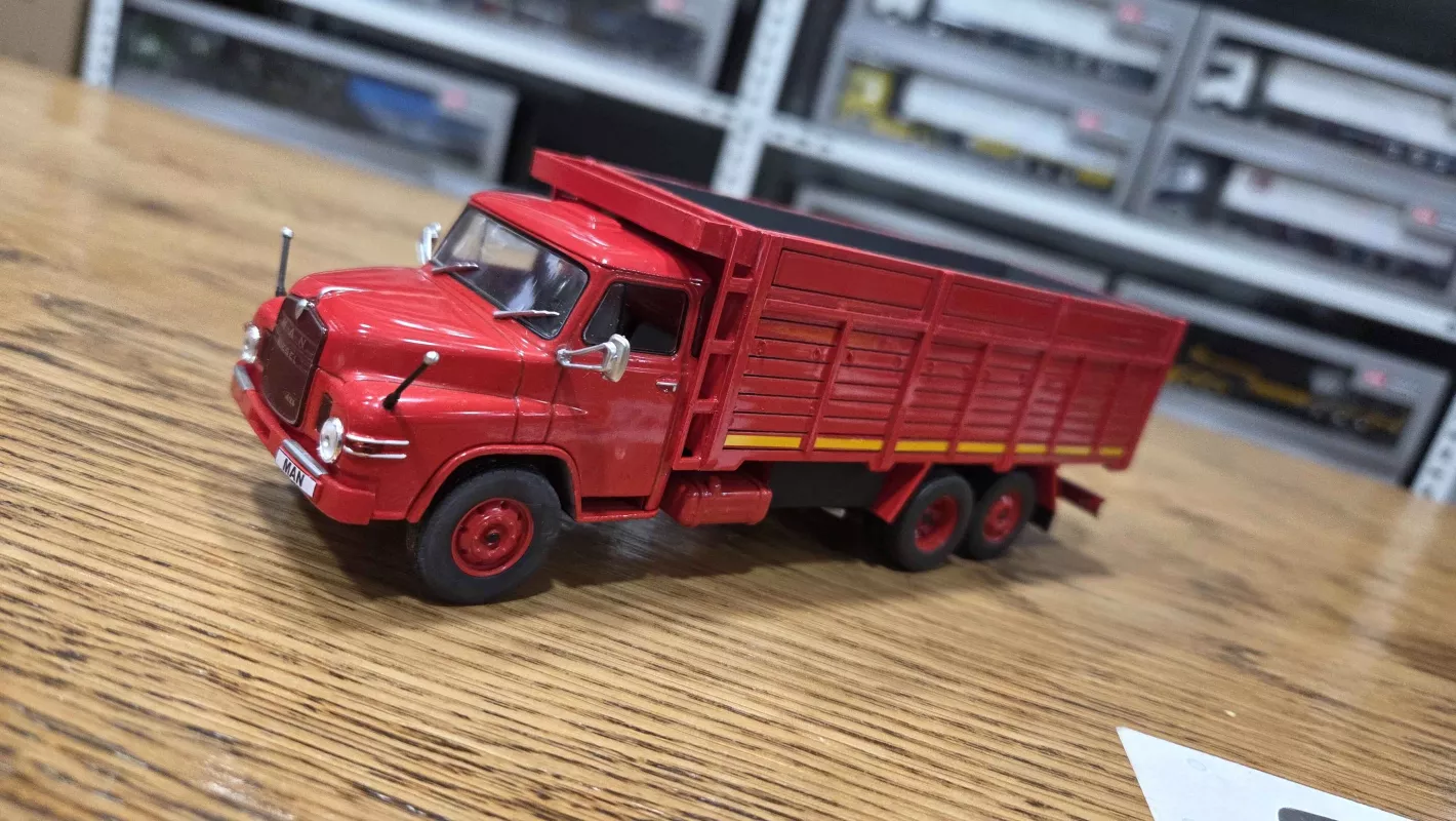 1/43 MAN HN520 Truck High  - Red 