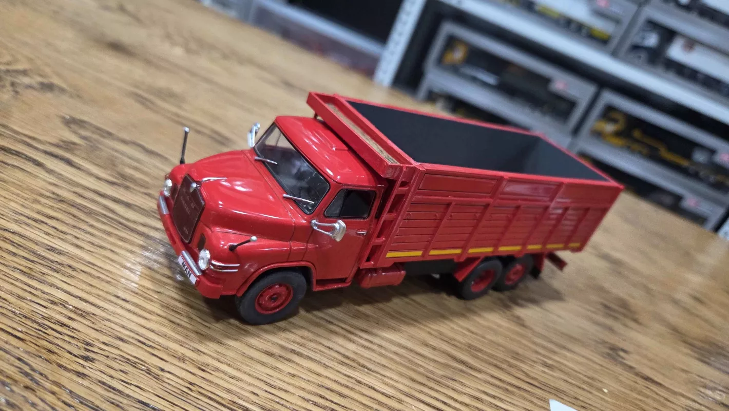 1/43 MAN HN520 Truck High  - Red 