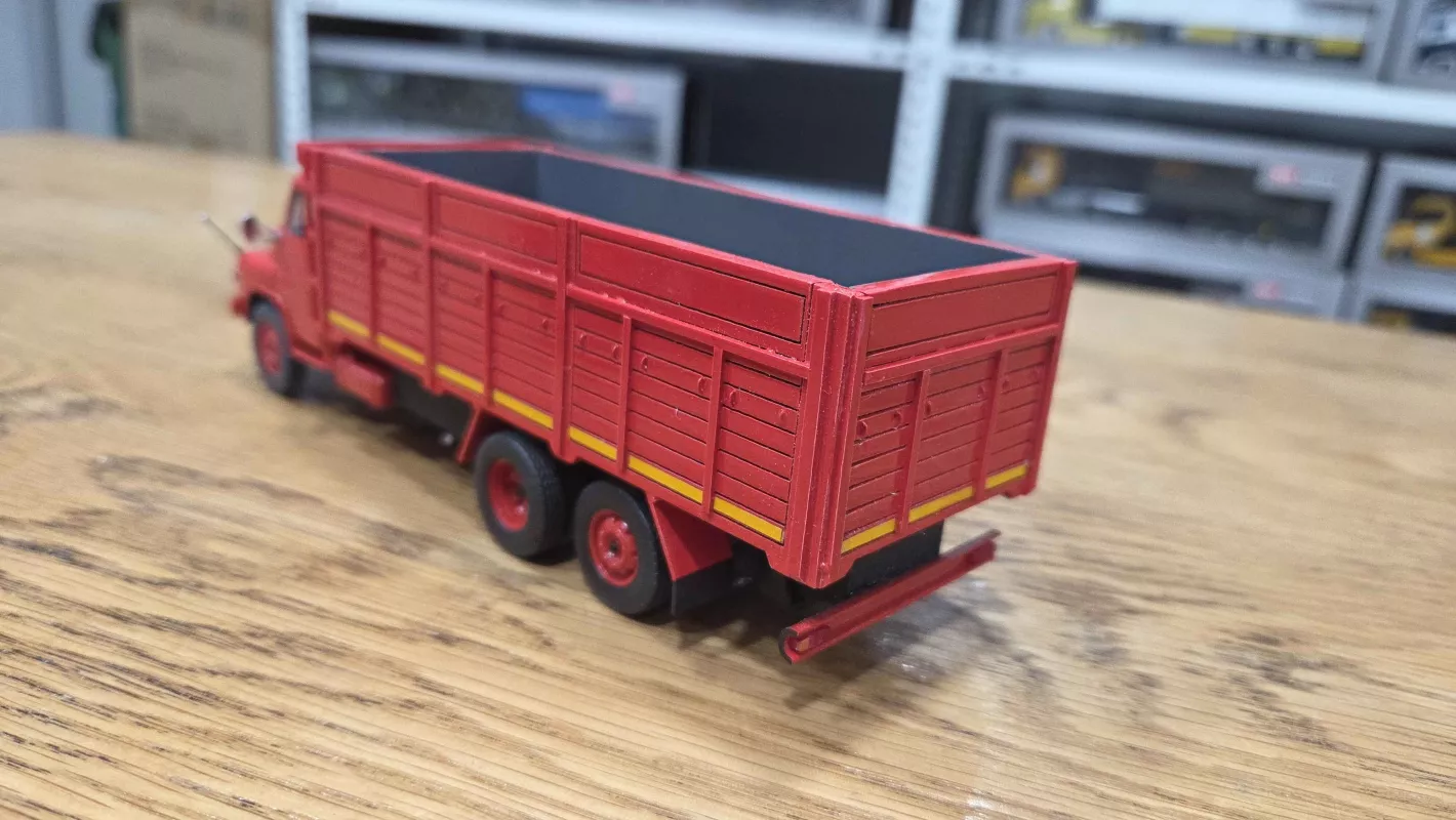 1/43 MAN HN520 Truck High  - Red 